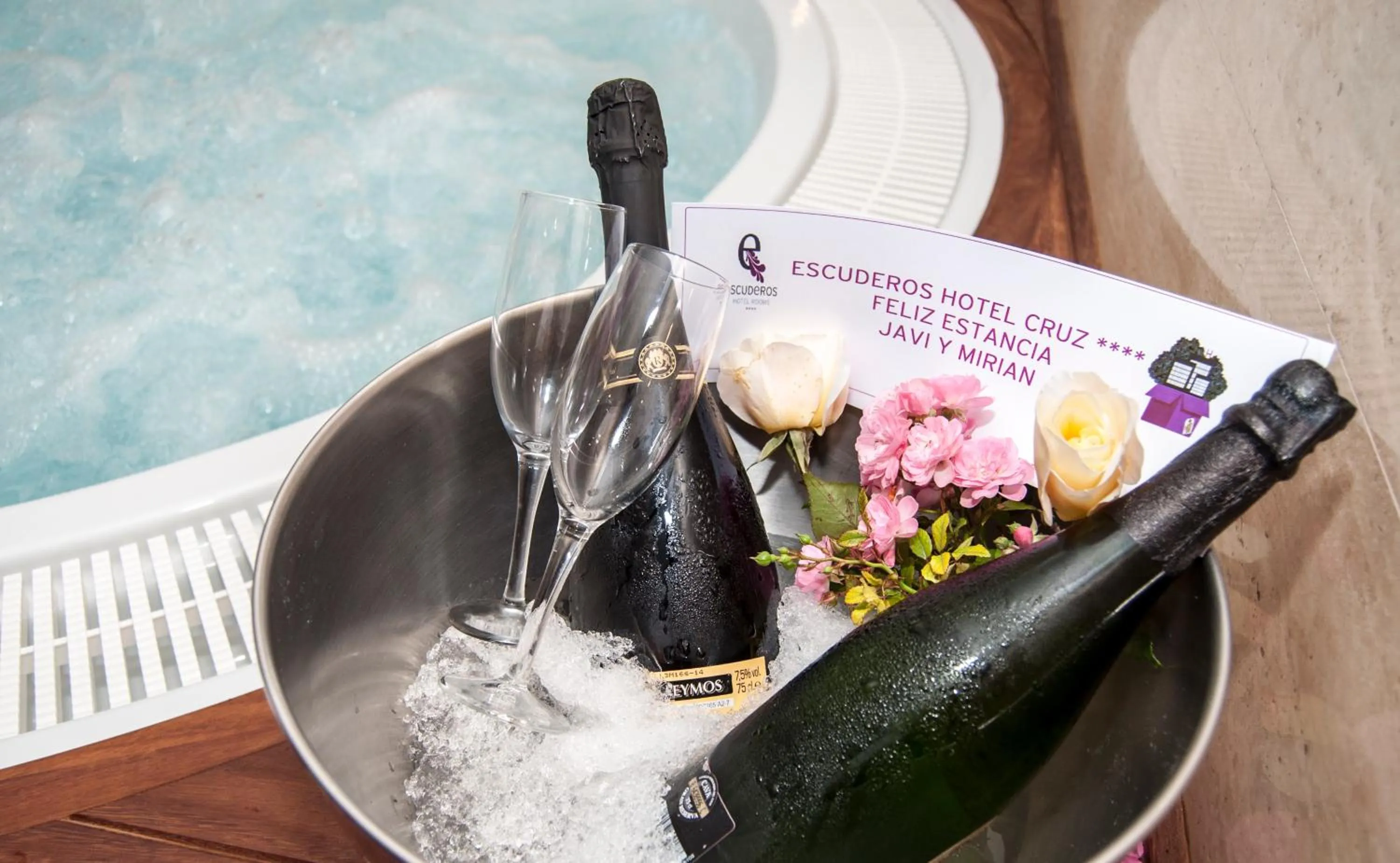 Hot Tub in Escuderos Hotel Cruz