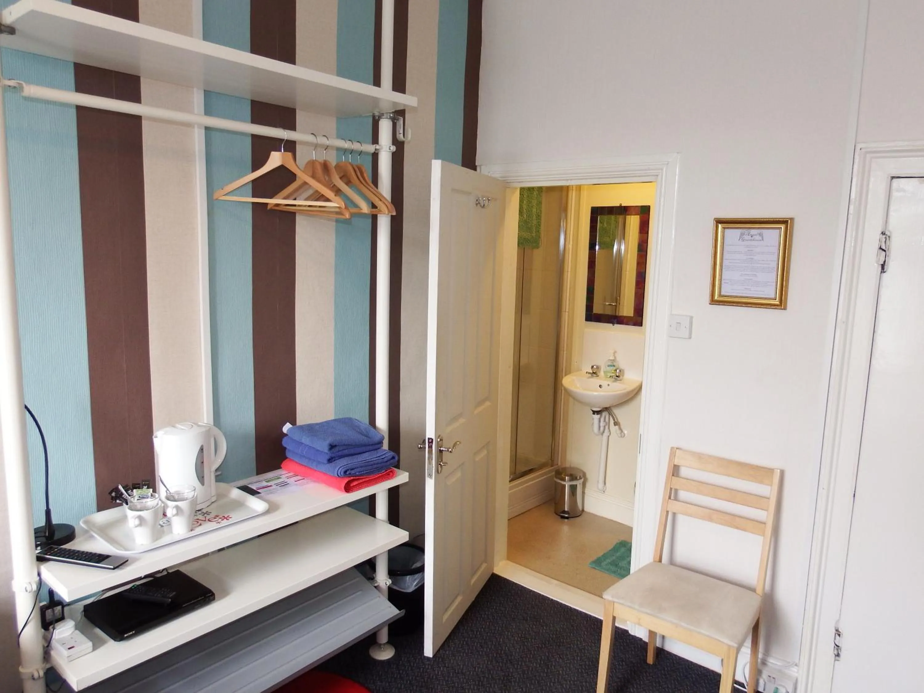 Photo of the whole room, Bed in Angel Guesthouse