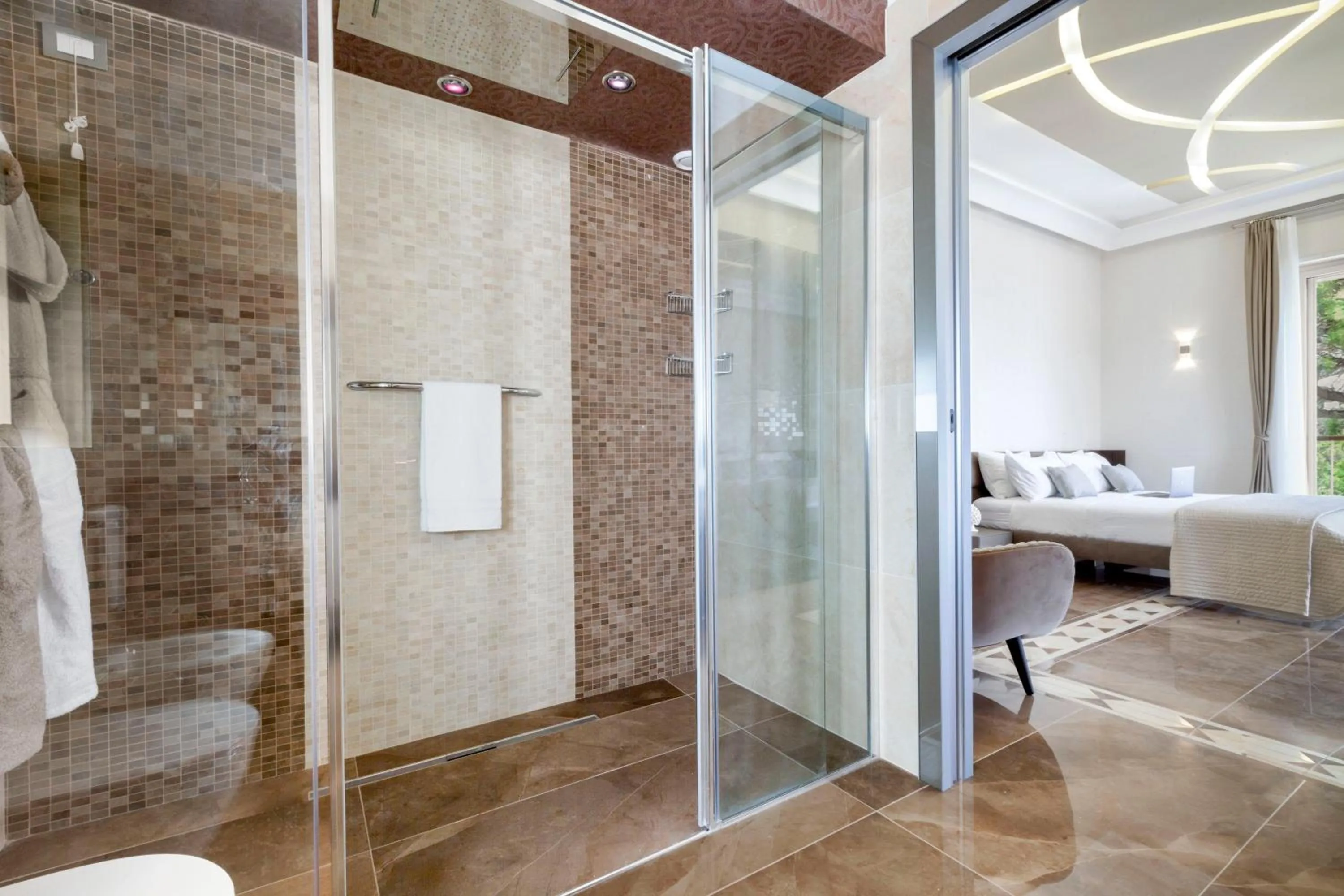 Shower in Sorrento Dream