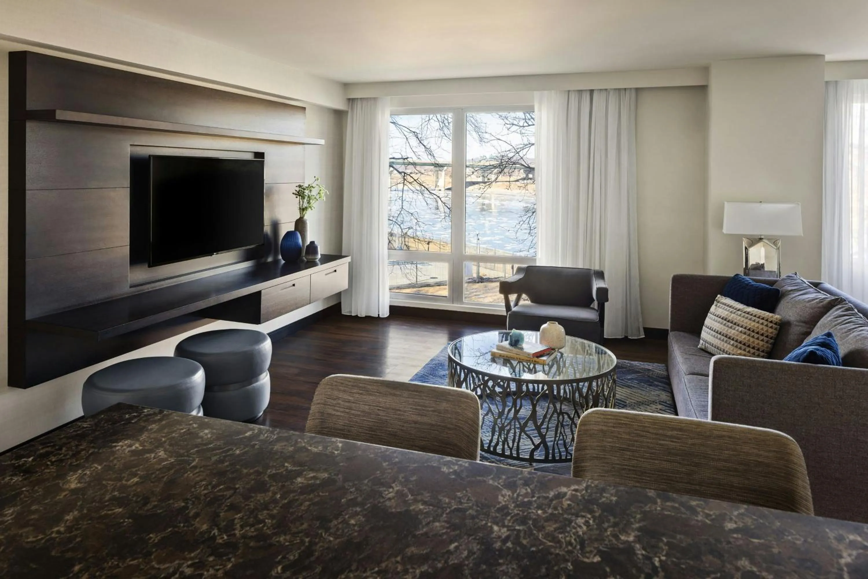 Living room in South Sioux City Marriott Riverfront