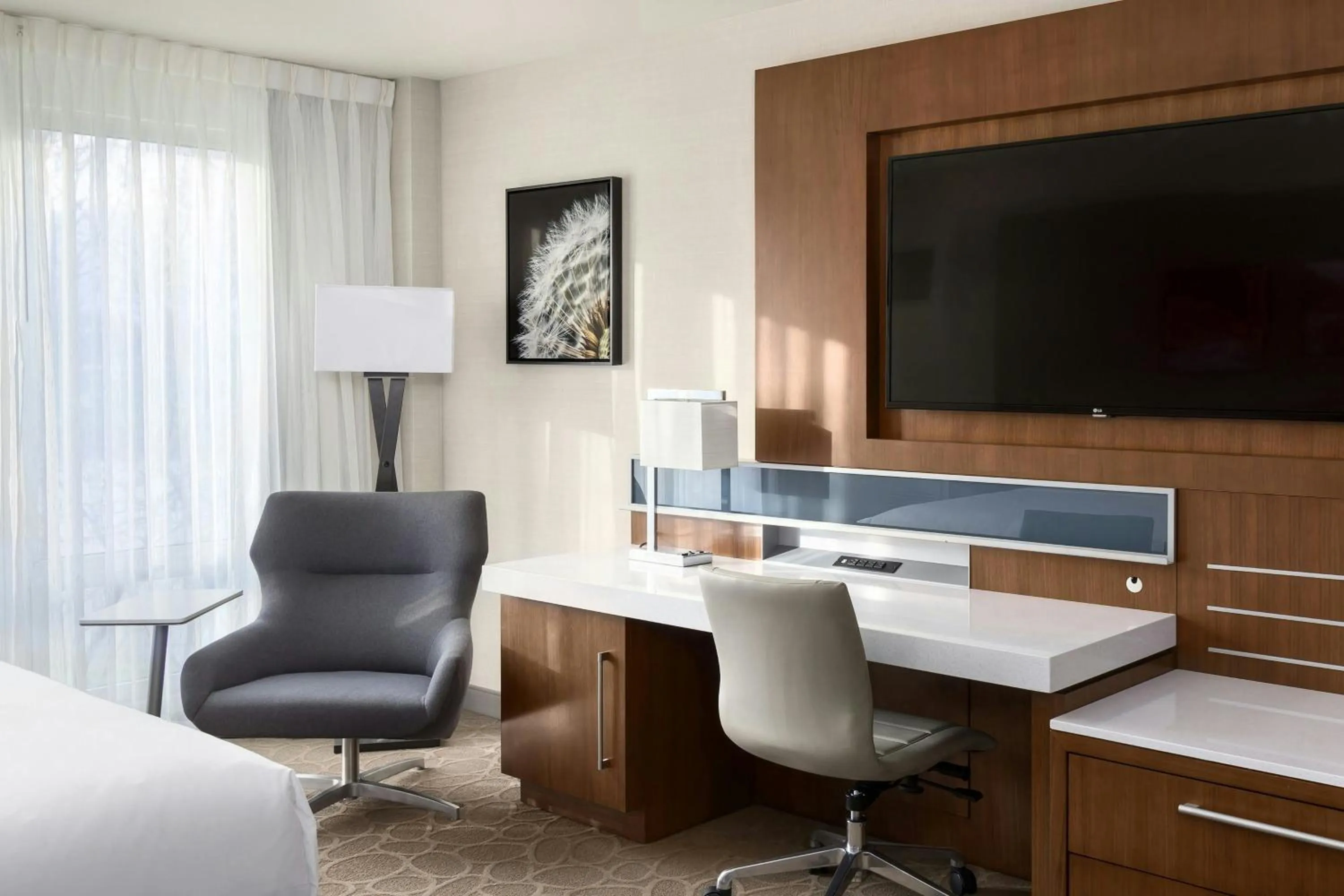 Photo of the whole room in South Sioux City Marriott Riverfront