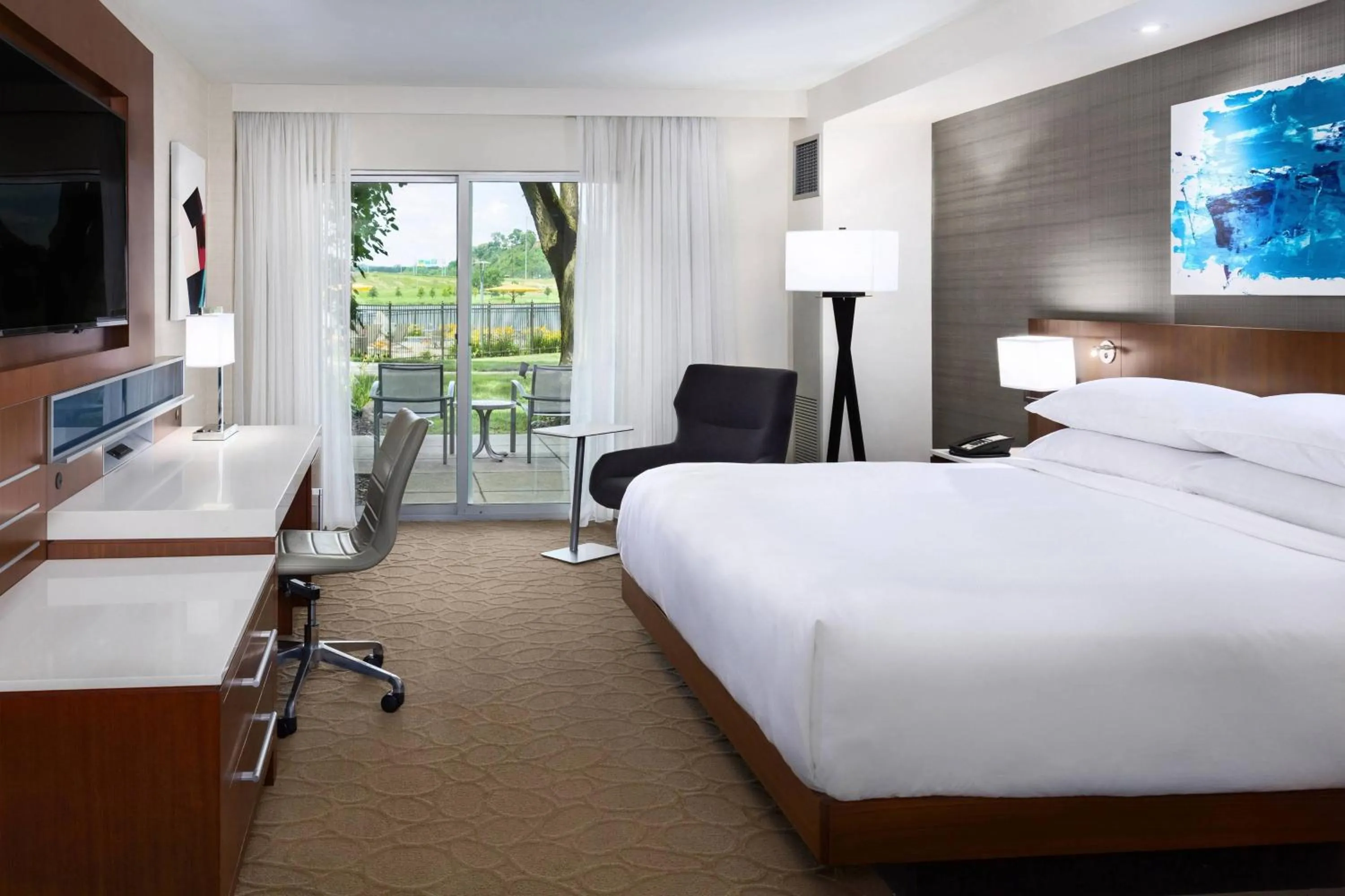 Photo of the whole room, Bed in South Sioux City Marriott Riverfront