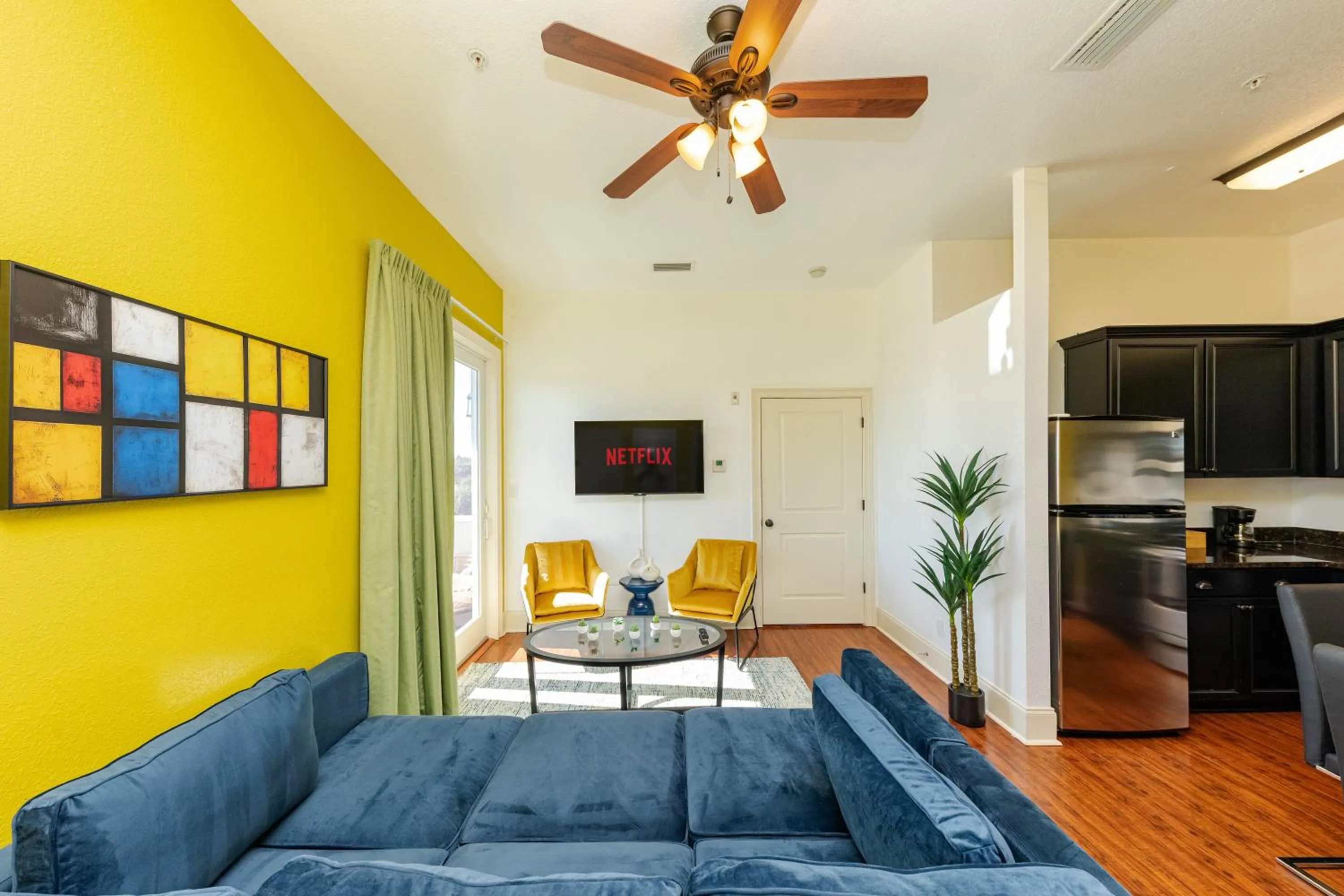 TV and multimedia in 30-A Inn & Suites