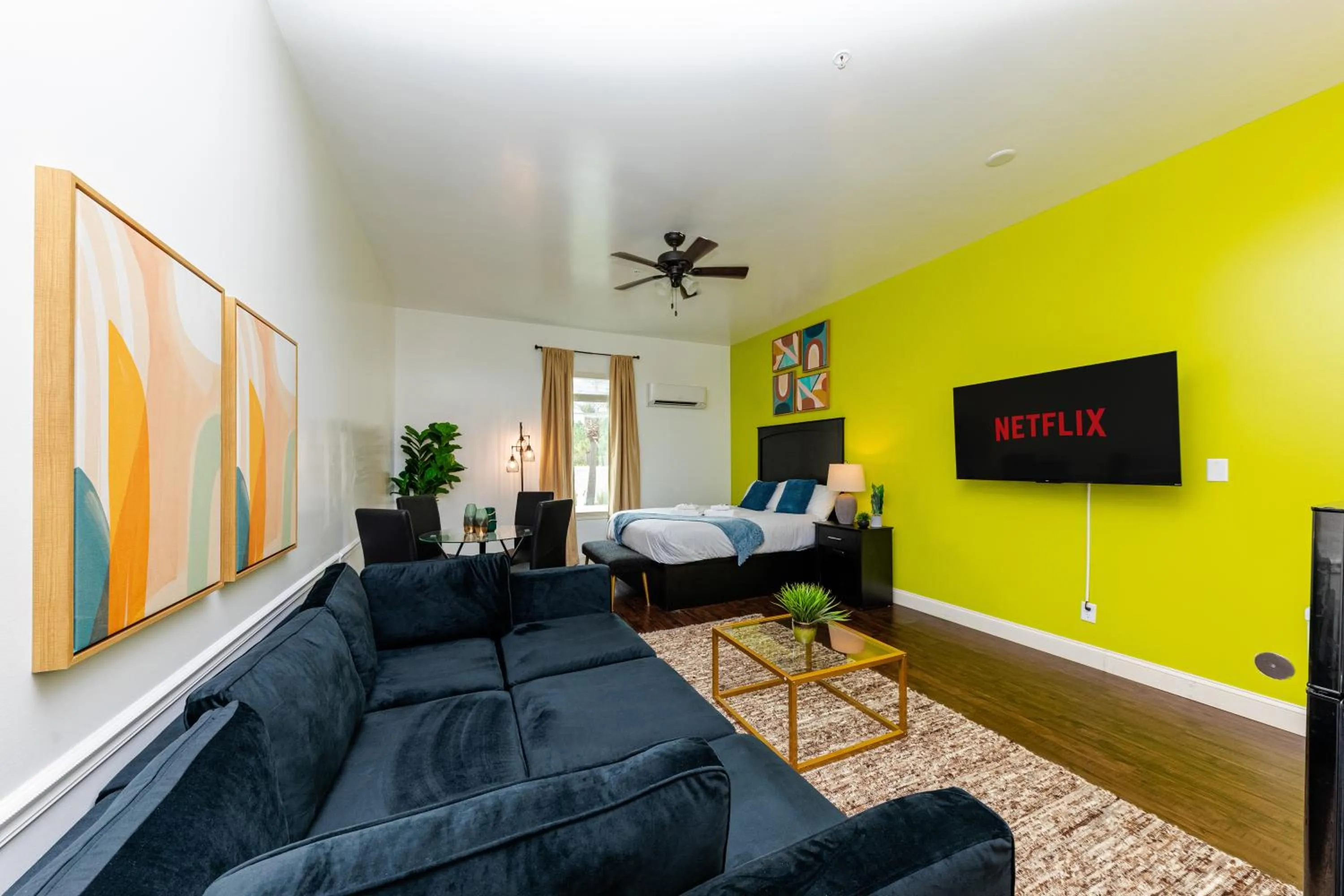 TV and multimedia, Bed in 30-A Inn & Suites