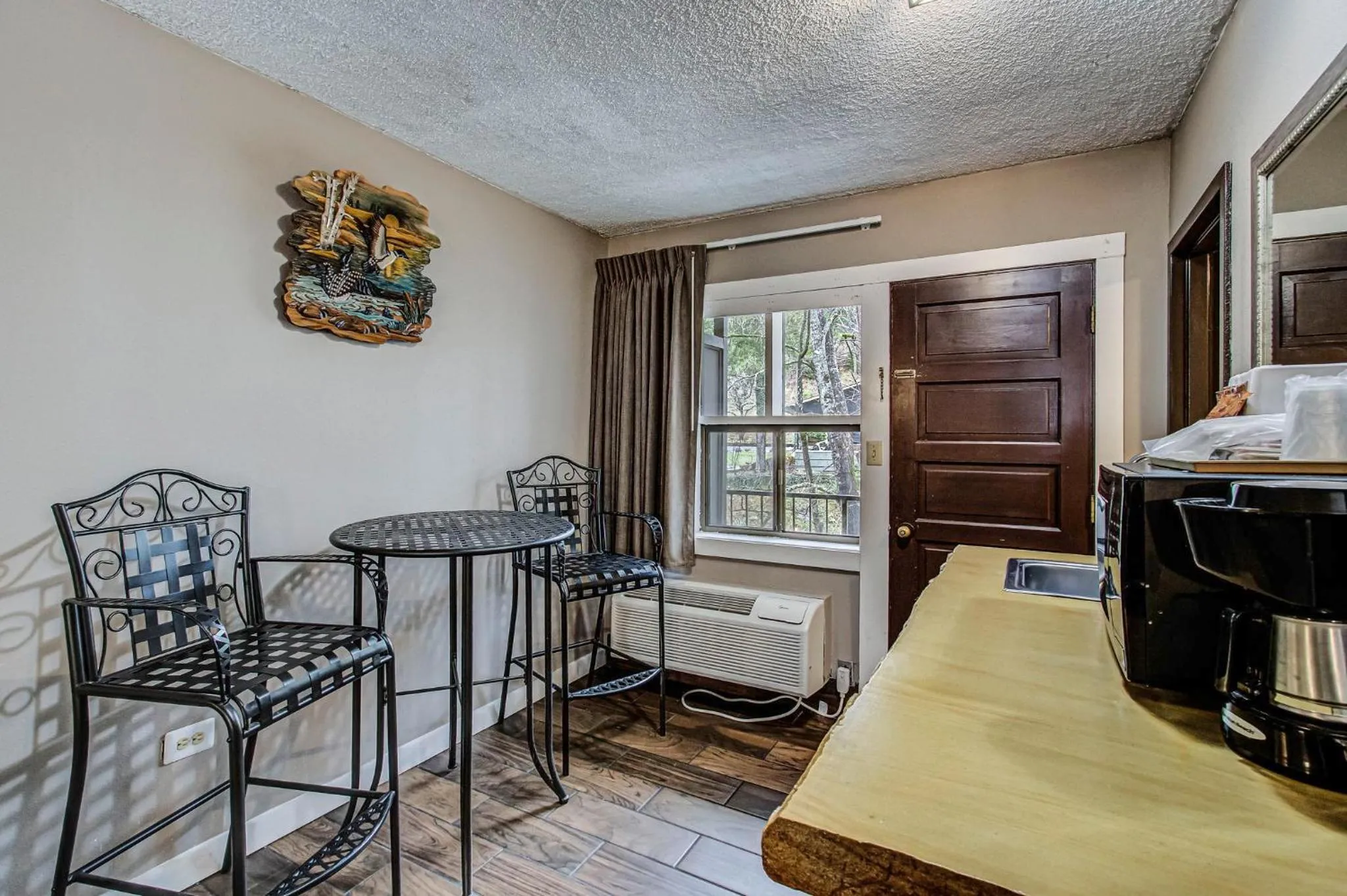 Kitchen or kitchenette in Brookside Lodge