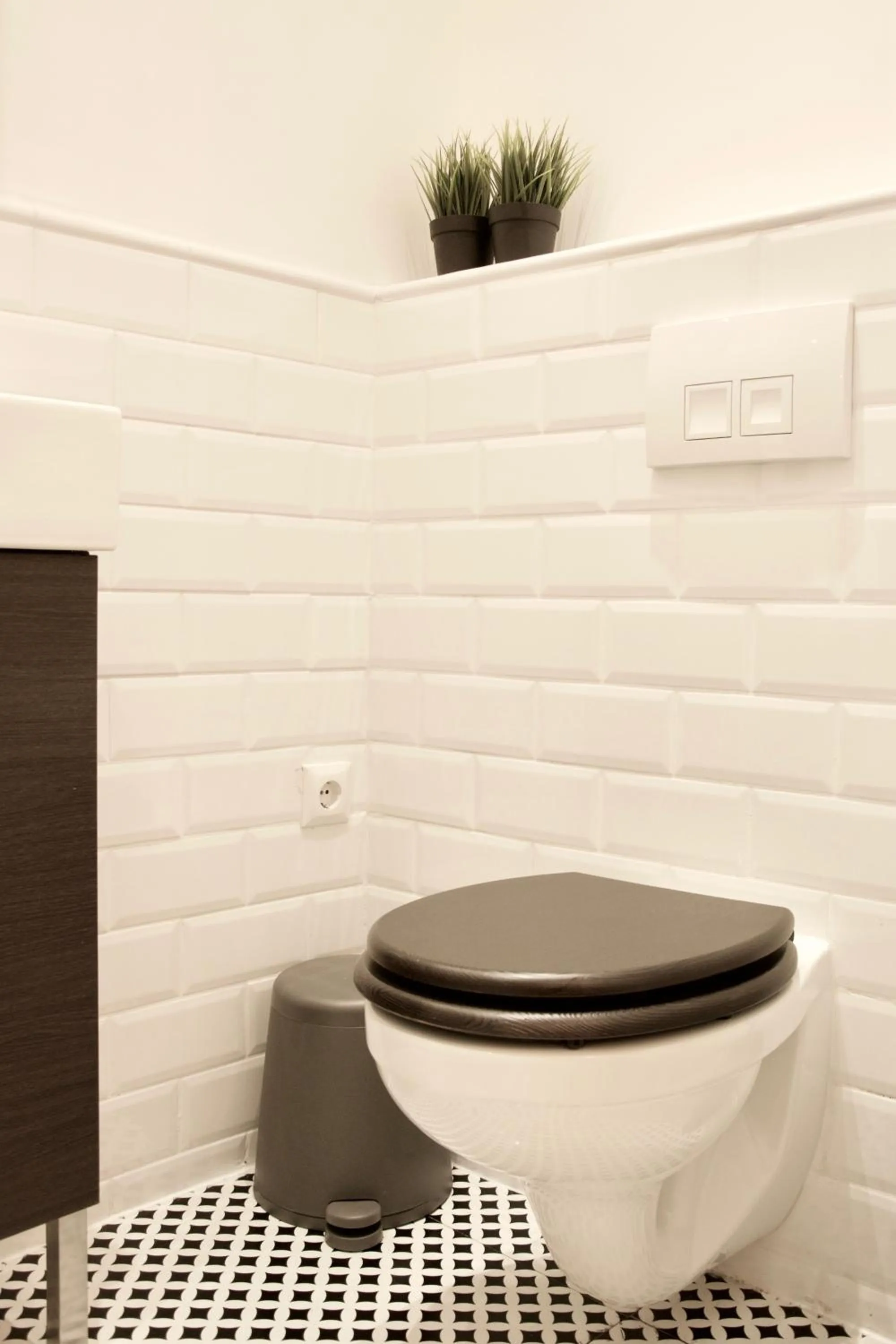 Toilet in Standard Apartment by Hi5 - Régiposta