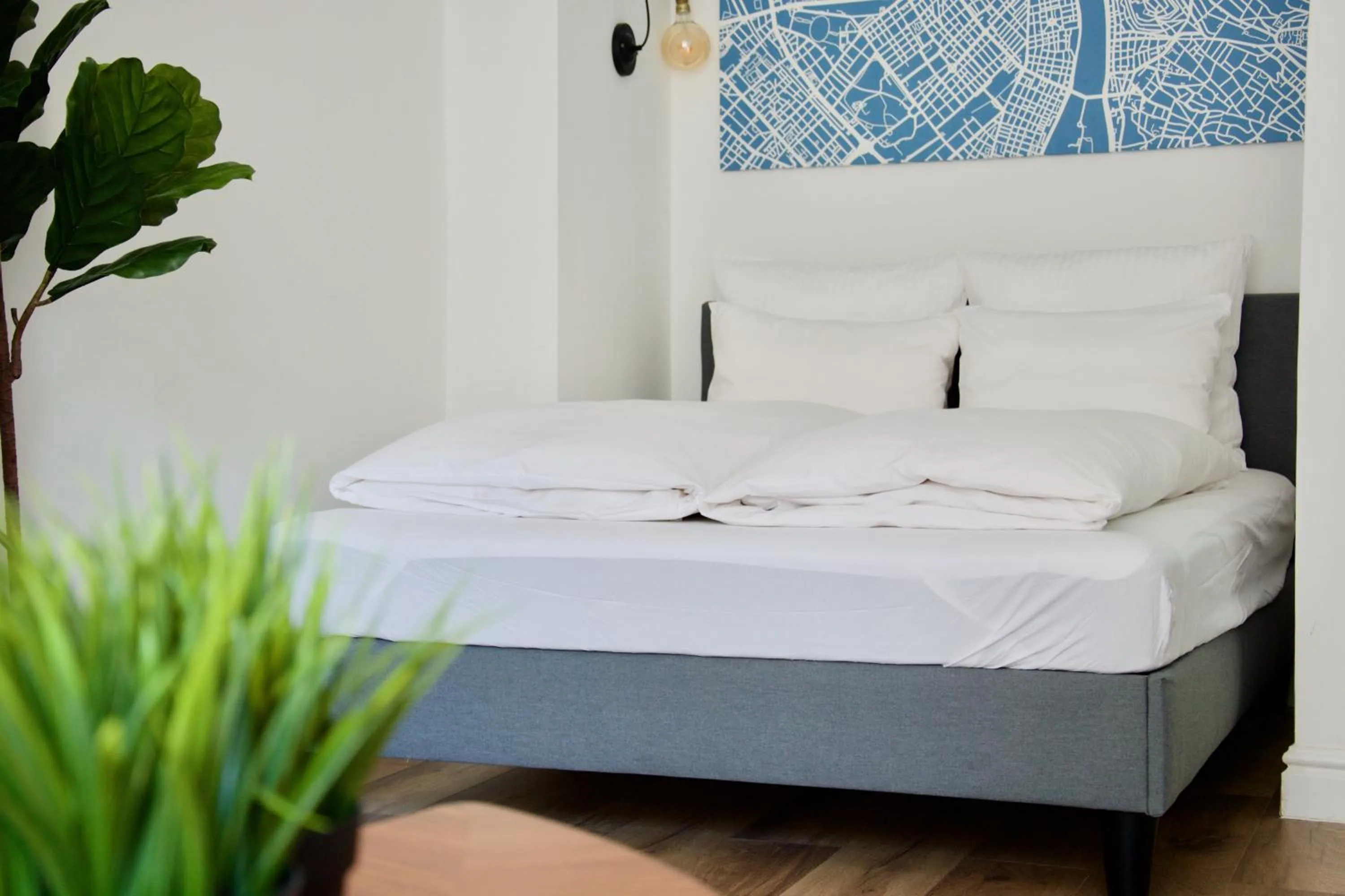 Bedroom, Bed in Standard Apartment by Hi5 - Régiposta