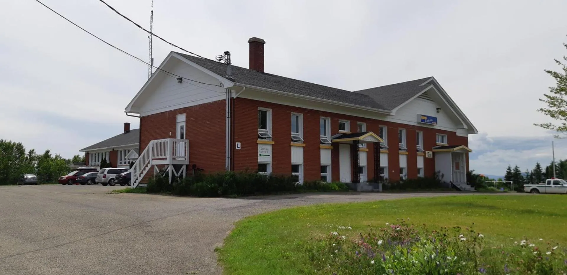 Property building in Auberge La Petite École de Forillon
