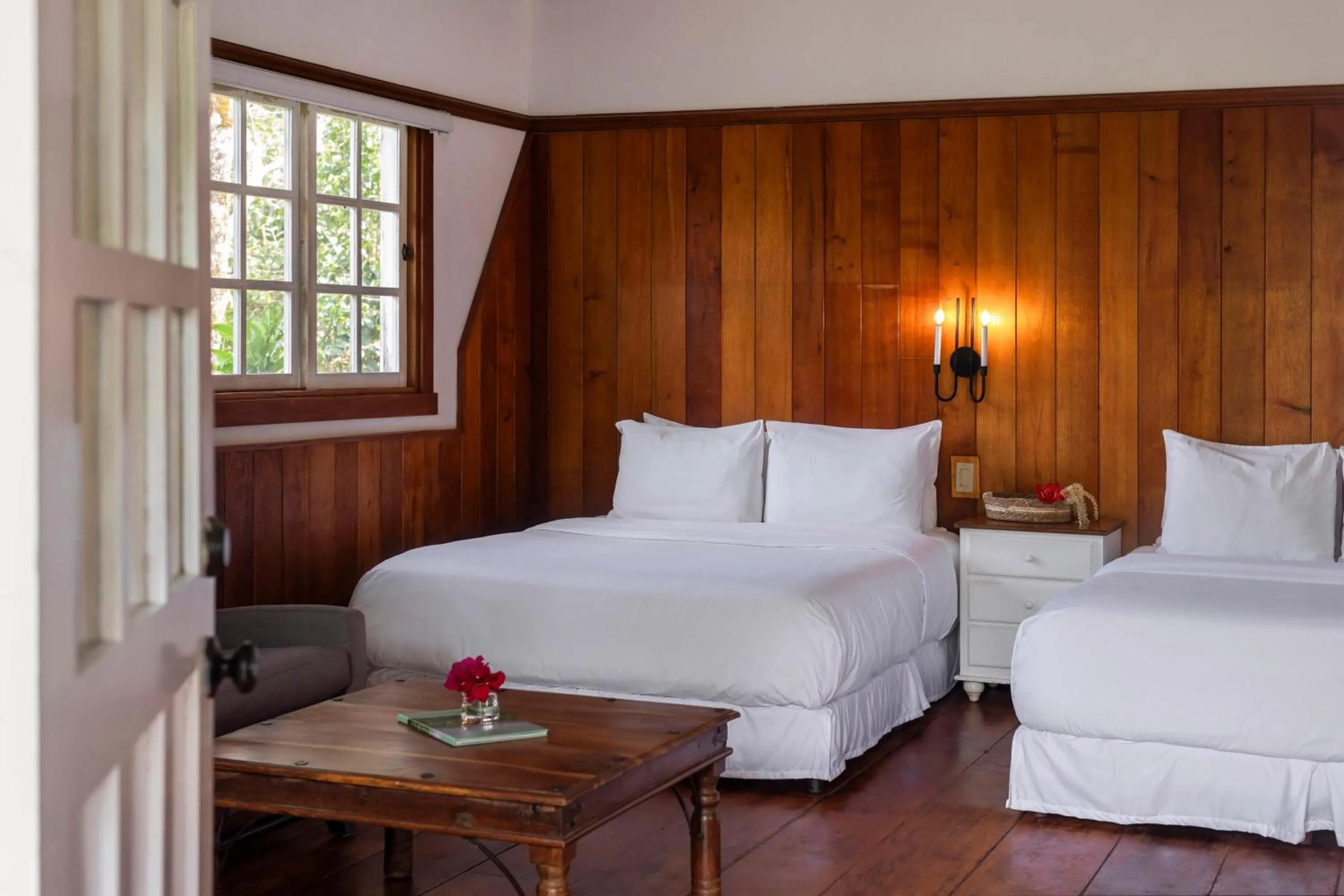 Photo of the whole room, Bed in Hotel Finca Lerida Coffee Plantation and Boutique Hotel