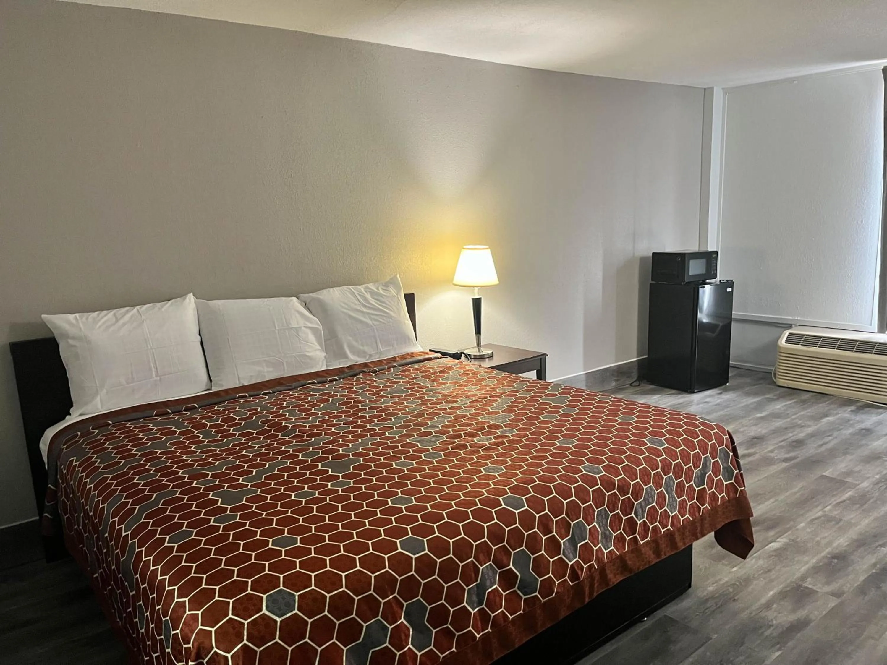 Bedroom, Bed in Motel 6 Spartanburg, SC Northwest Business 85