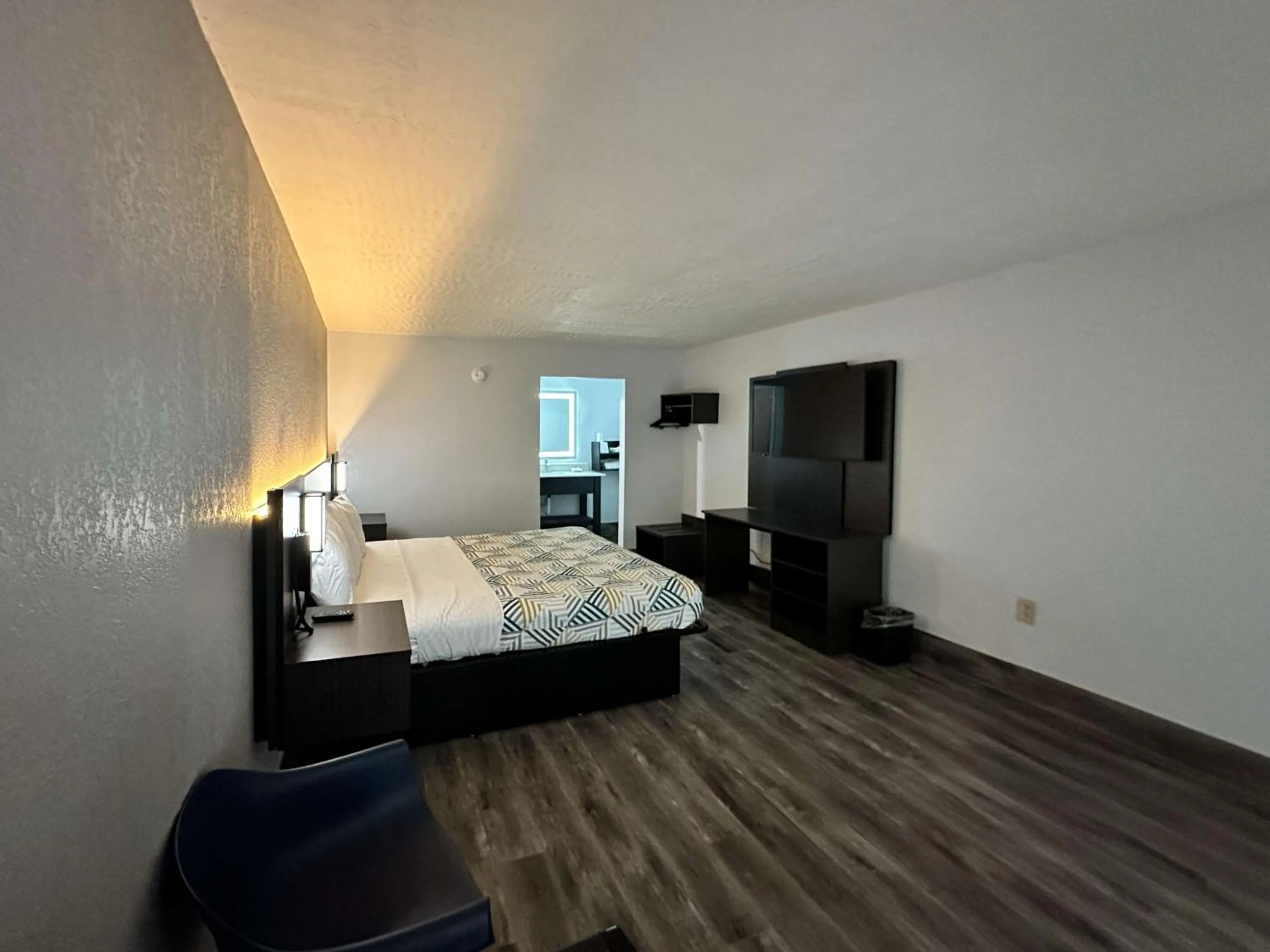 Bedroom, Bed in Motel 6 Spartanburg, SC Northwest Business 85