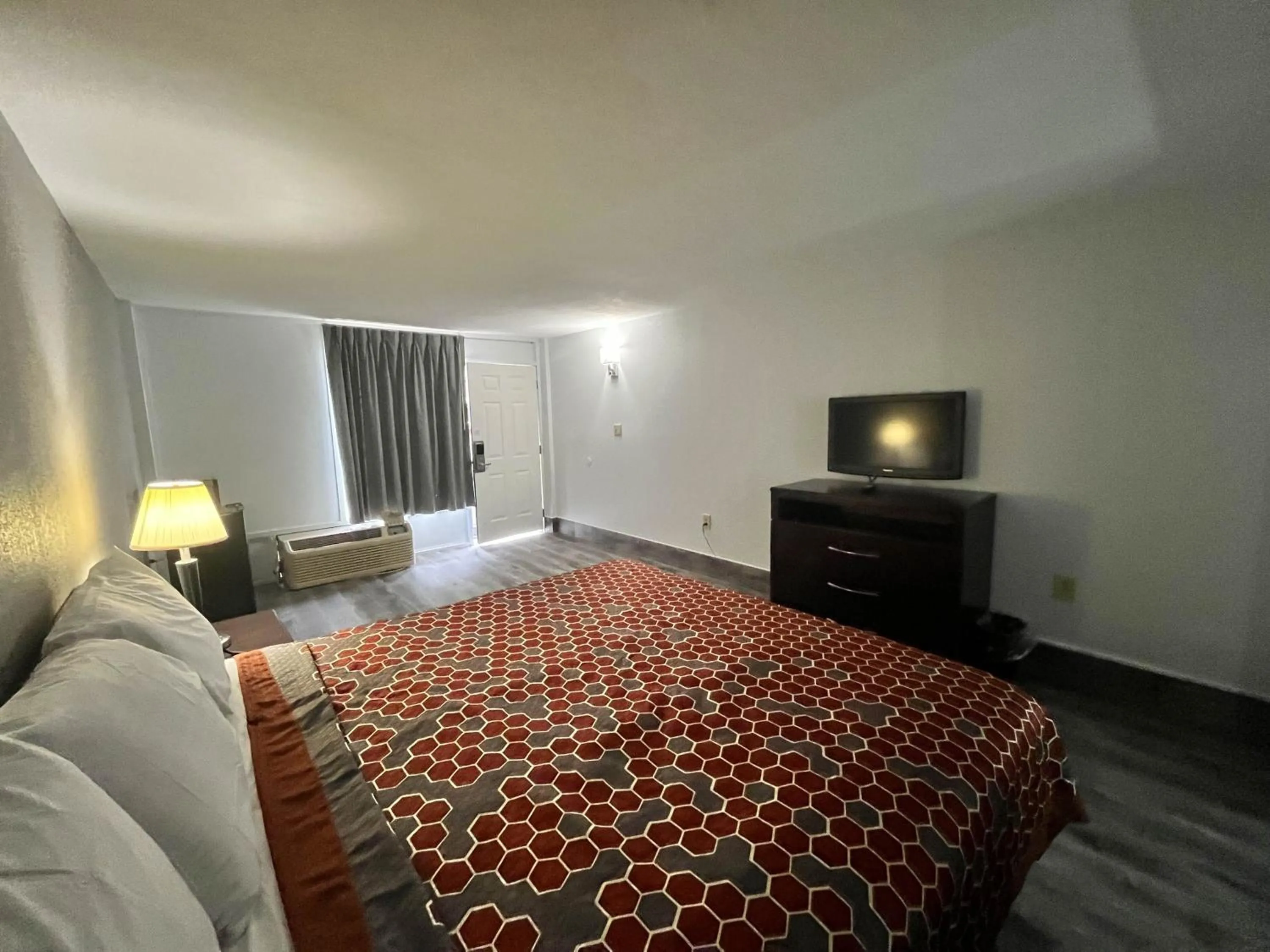 Bedroom, Bed in Motel 6 Spartanburg, SC Northwest Business 85