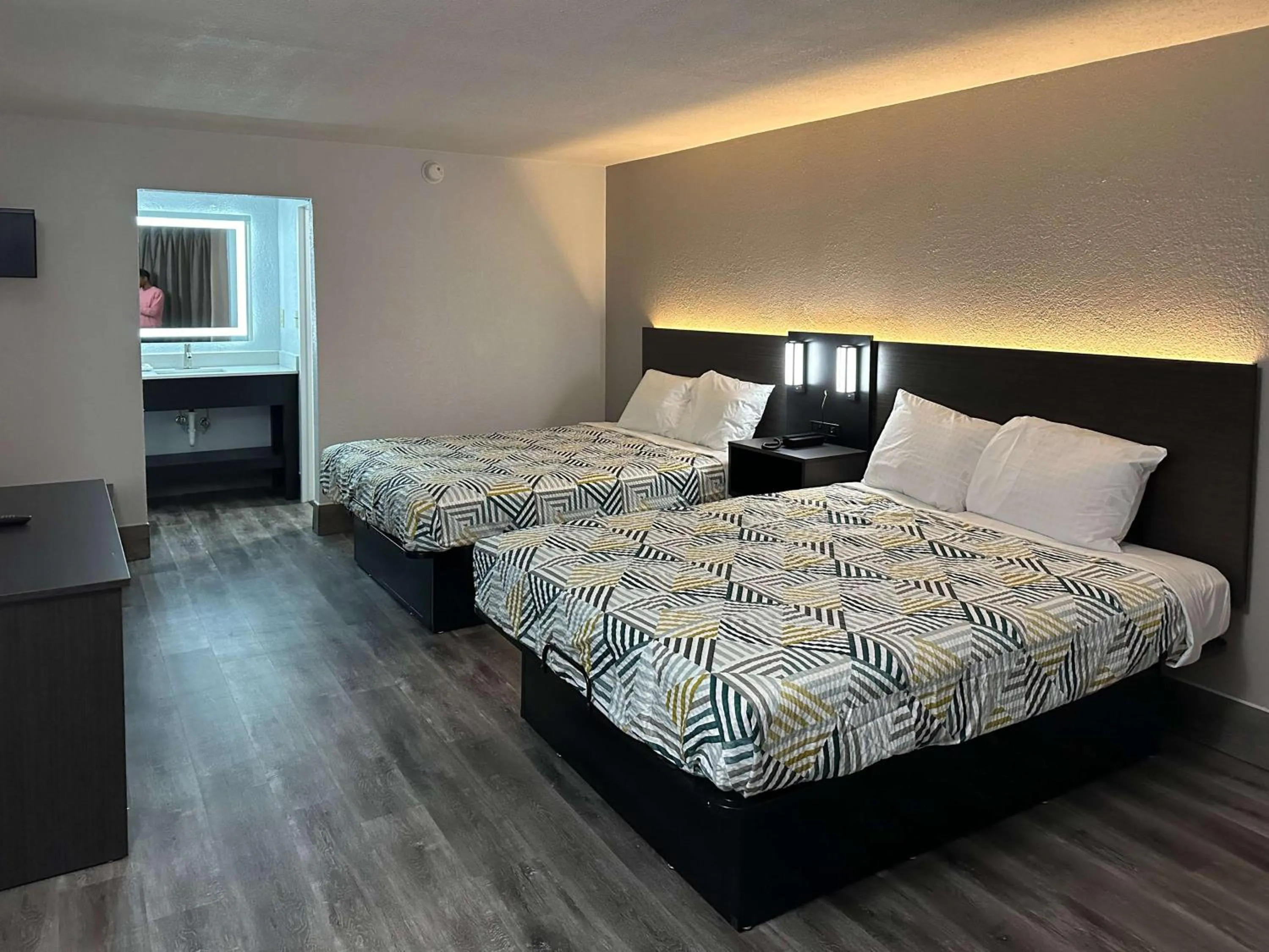 Bedroom, Bed in Motel 6 Spartanburg, SC Northwest Business 85