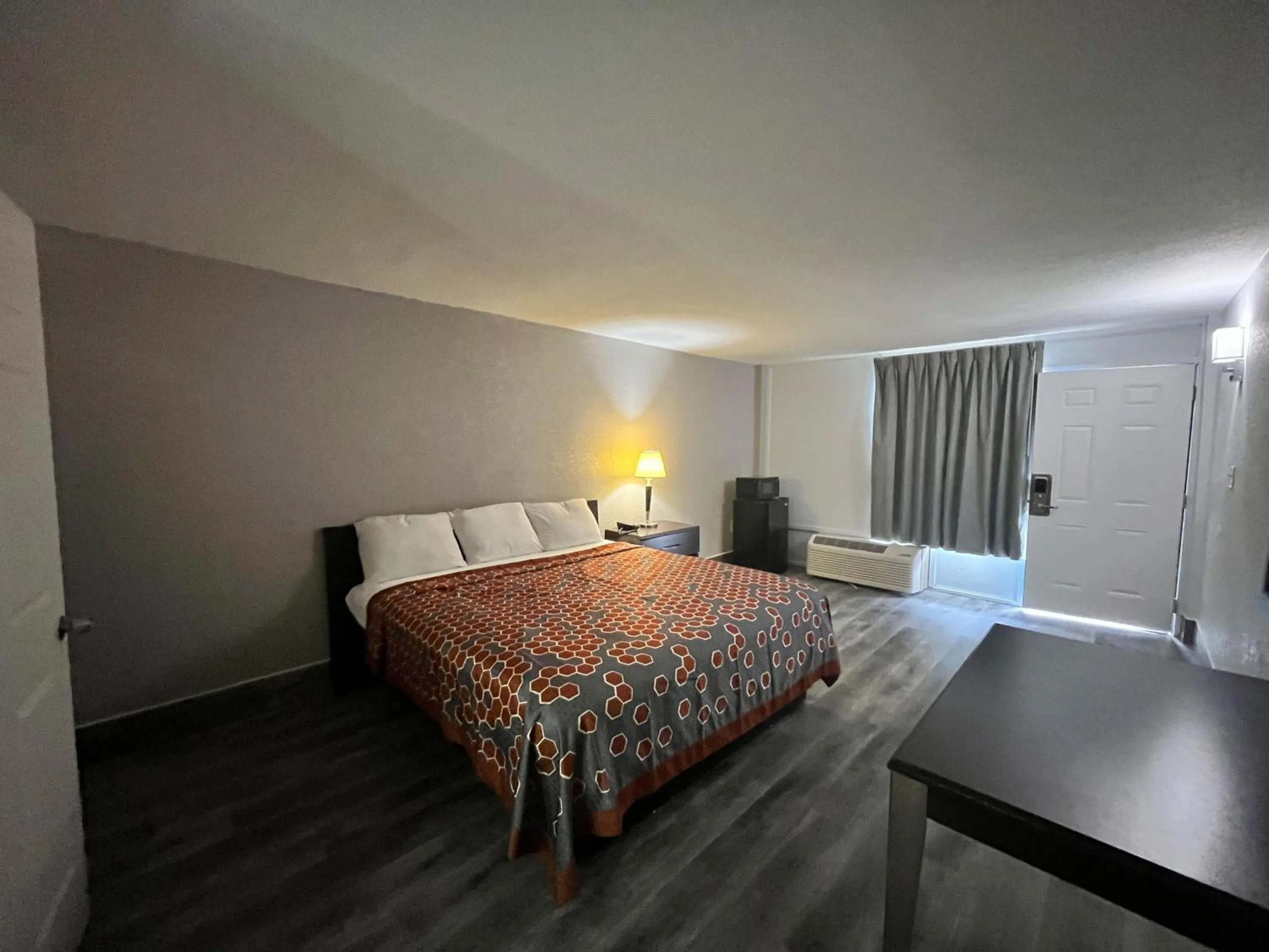 Bedroom, Bed in Motel 6 Spartanburg, SC Northwest Business 85