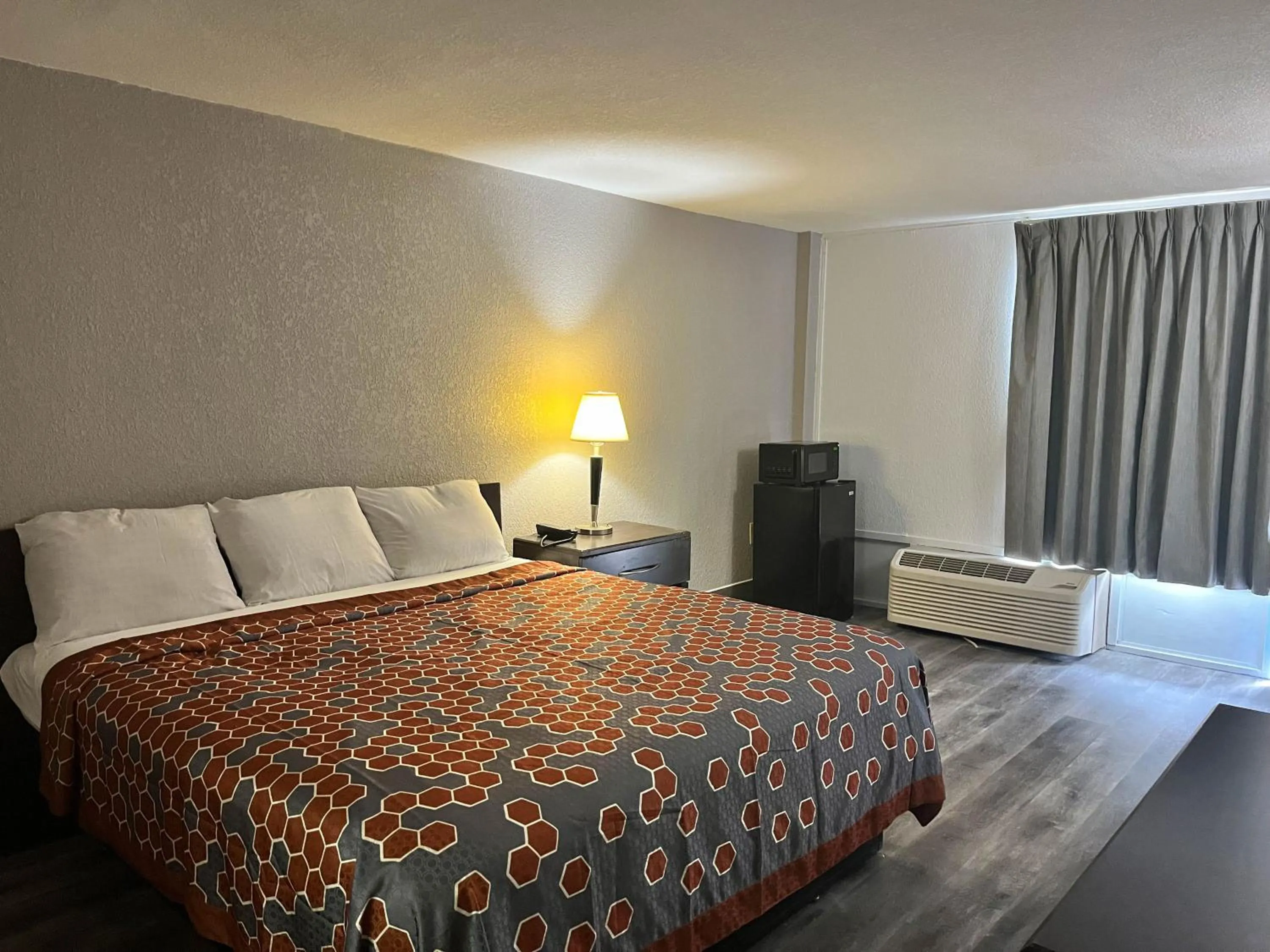 Bedroom, Bed in Motel 6 Spartanburg, SC Northwest Business 85