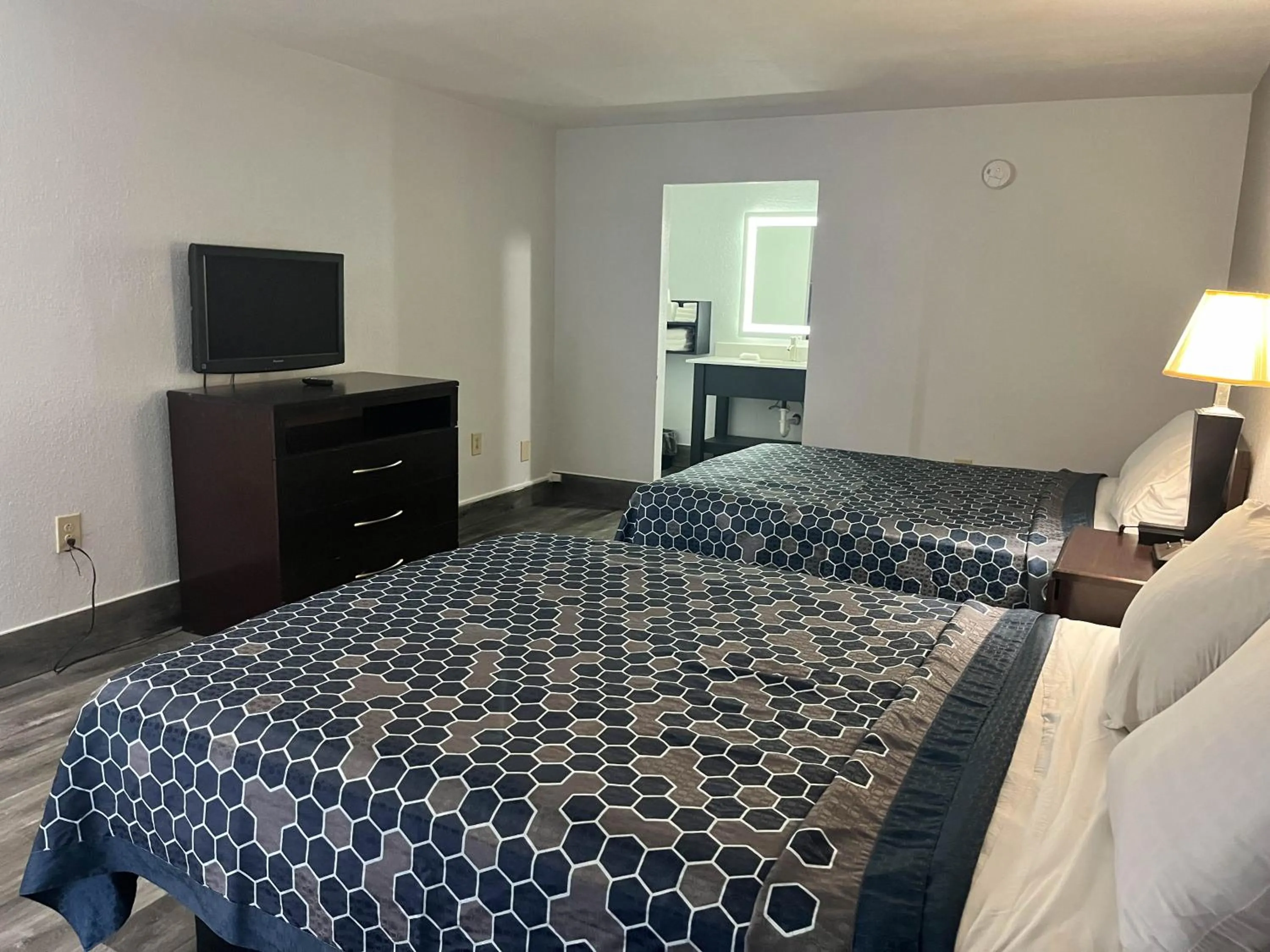 Bedroom, Bed in Motel 6 Spartanburg, SC Northwest Business 85