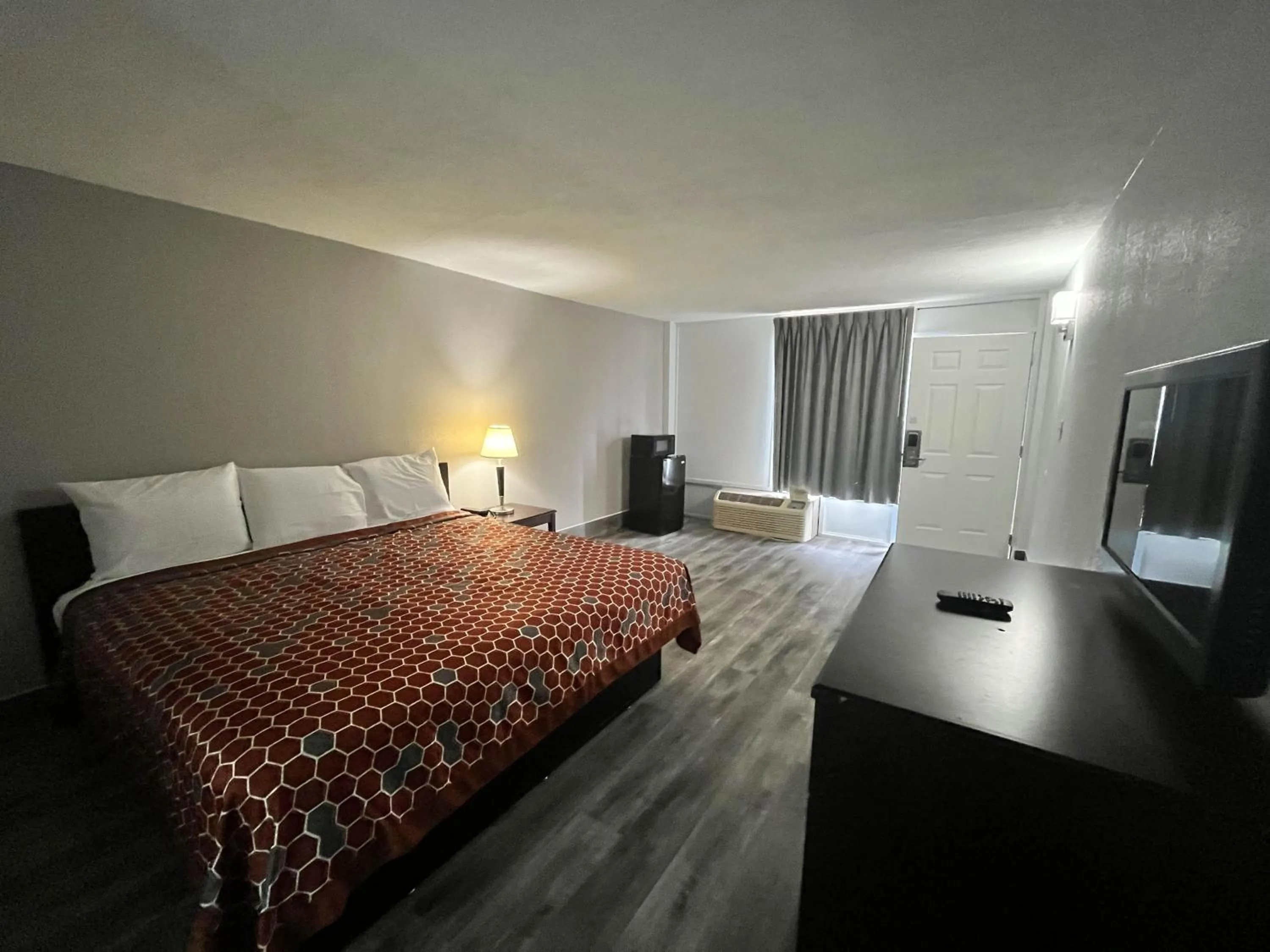 Bedroom, Bed in Motel 6 Spartanburg, SC Northwest Business 85