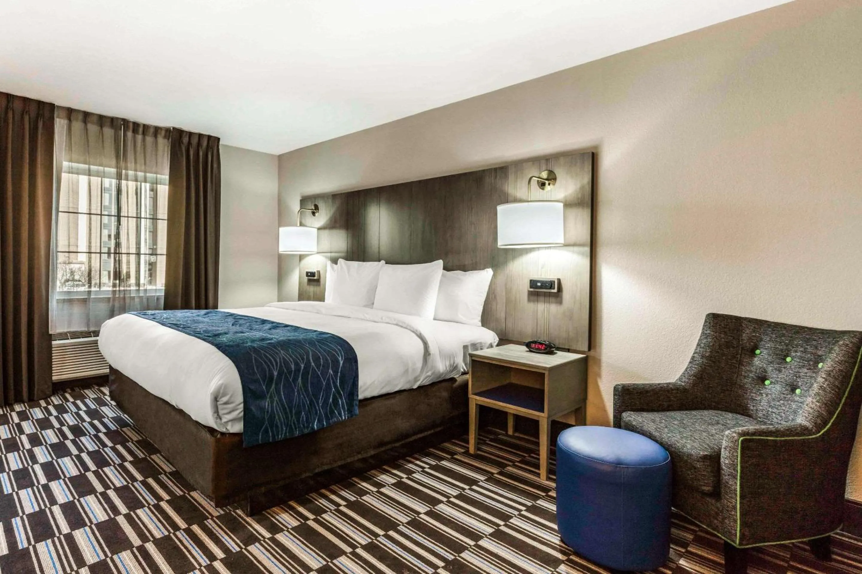 Photo of the whole room, Bed in Comfort Inn Memphis Airport West