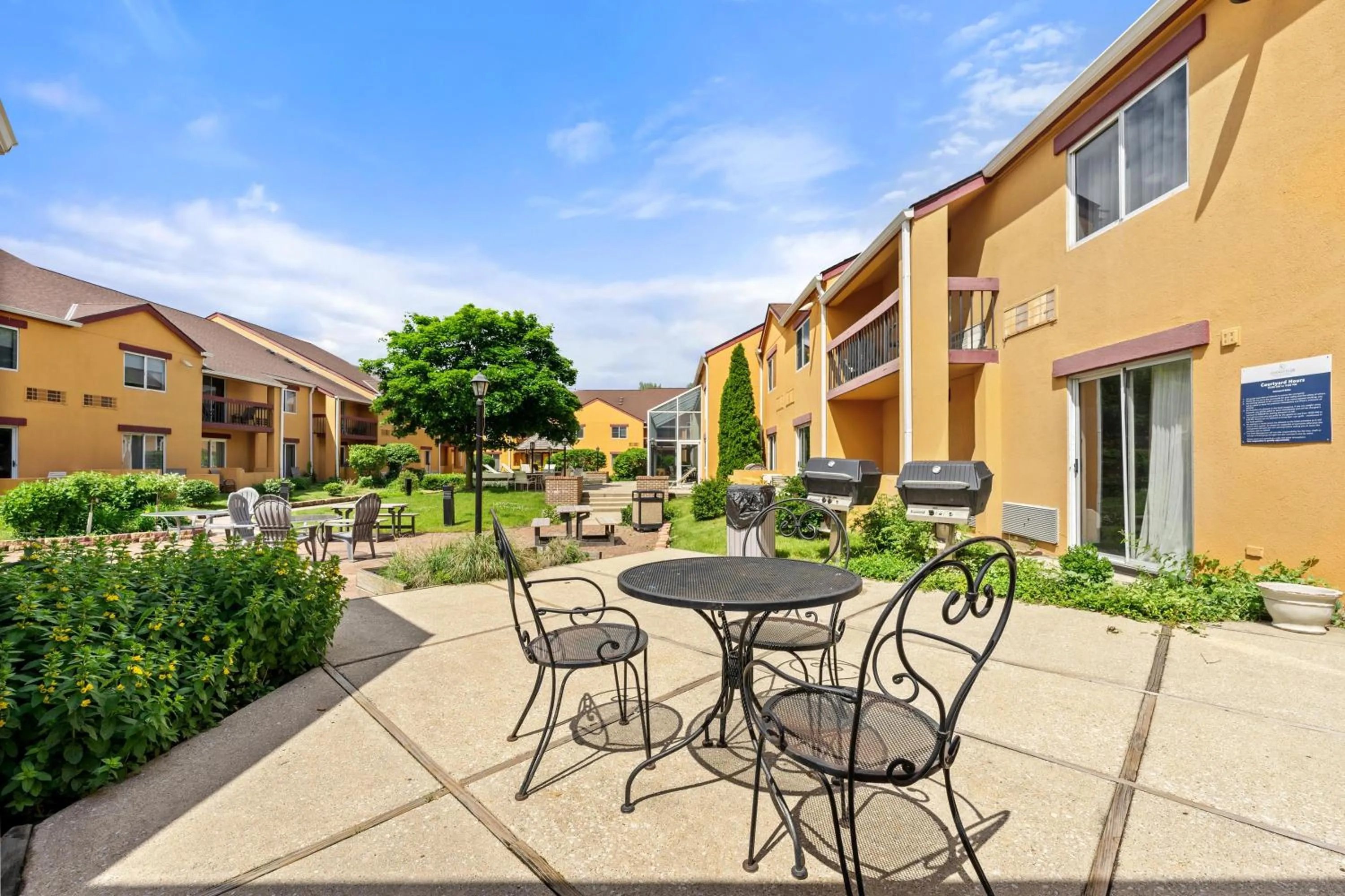 Chicago Club Inn & Suite