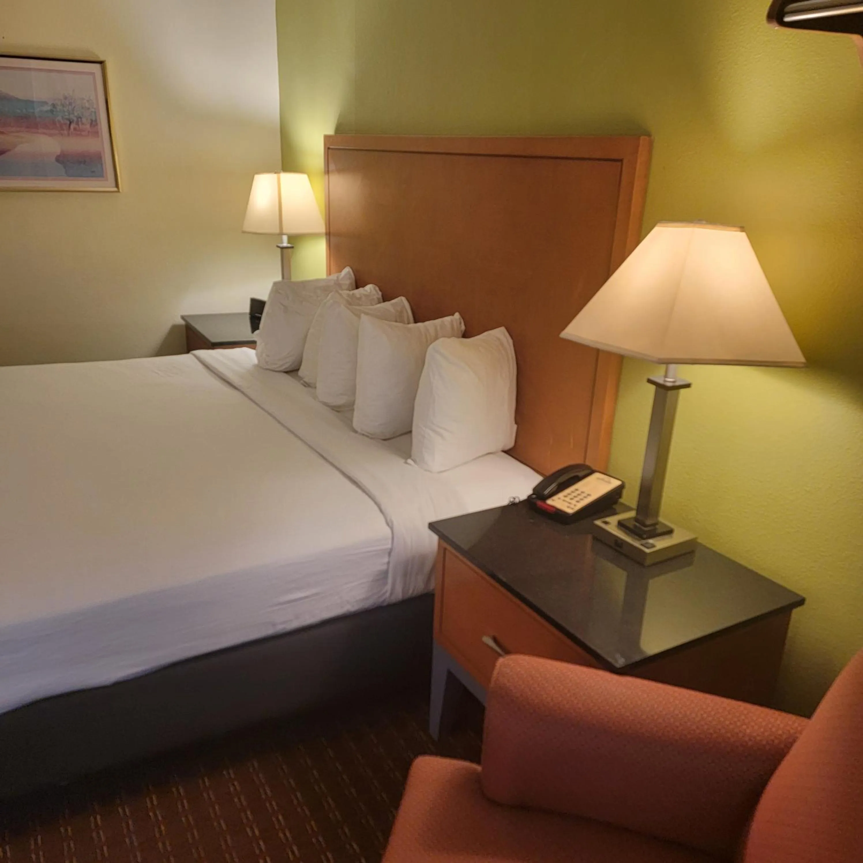 Bed in Days Inn by Wyndham Fort Dodge