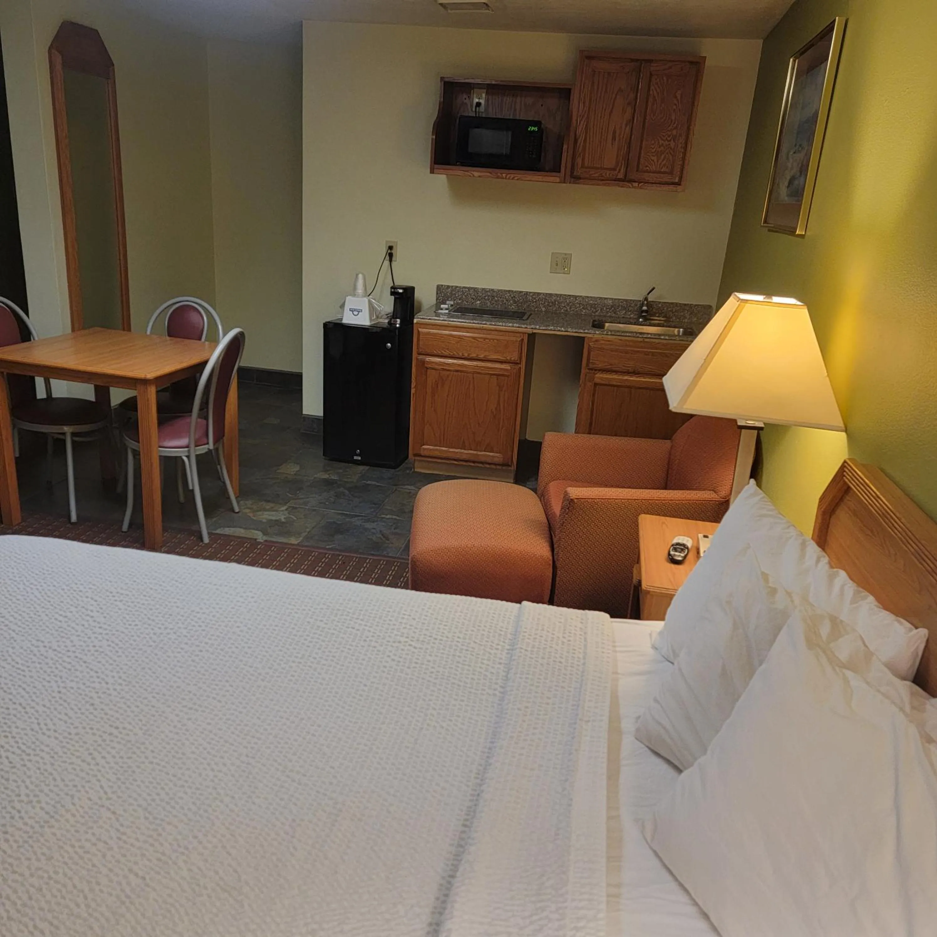 Bed in Days Inn by Wyndham Fort Dodge