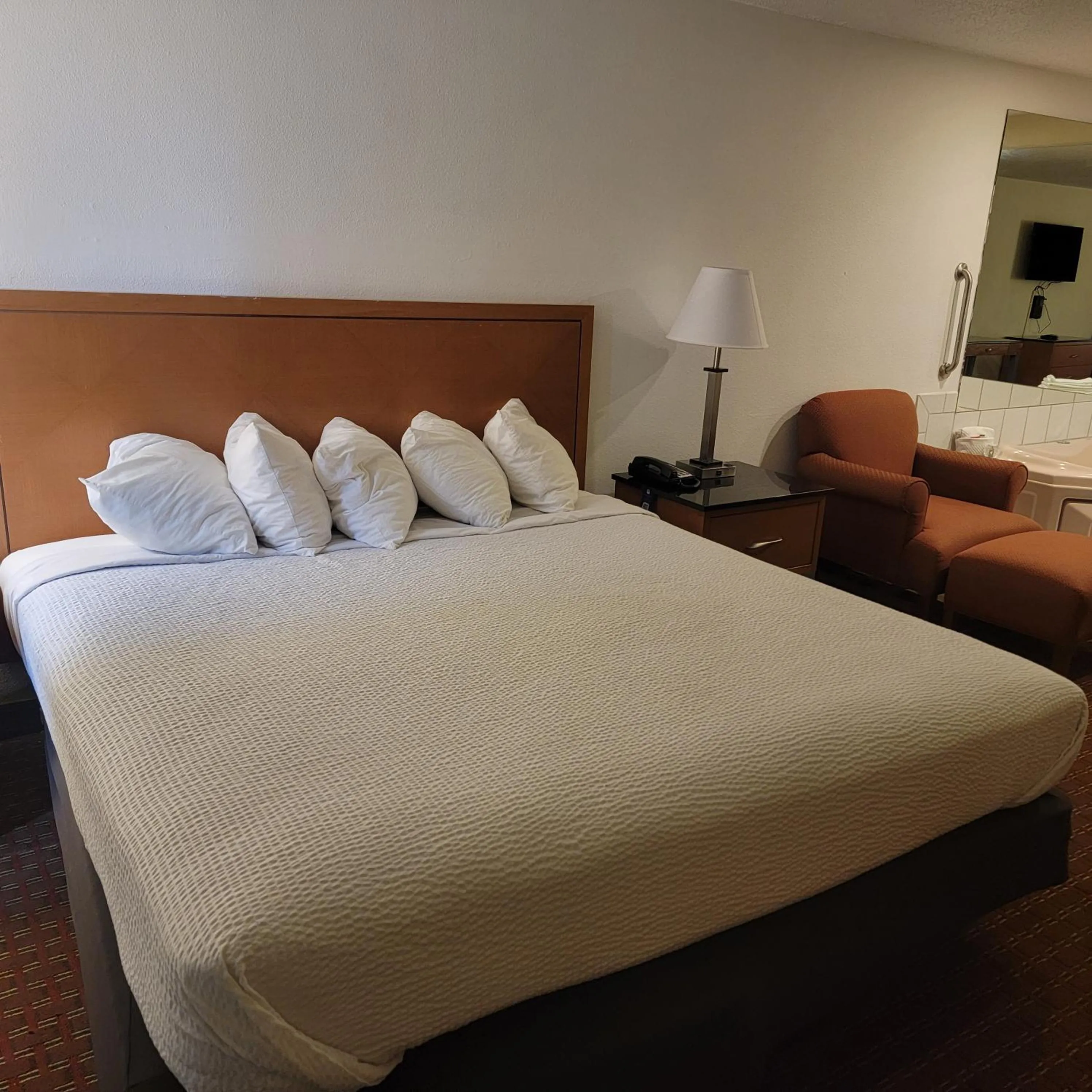 Bed in Days Inn by Wyndham Fort Dodge