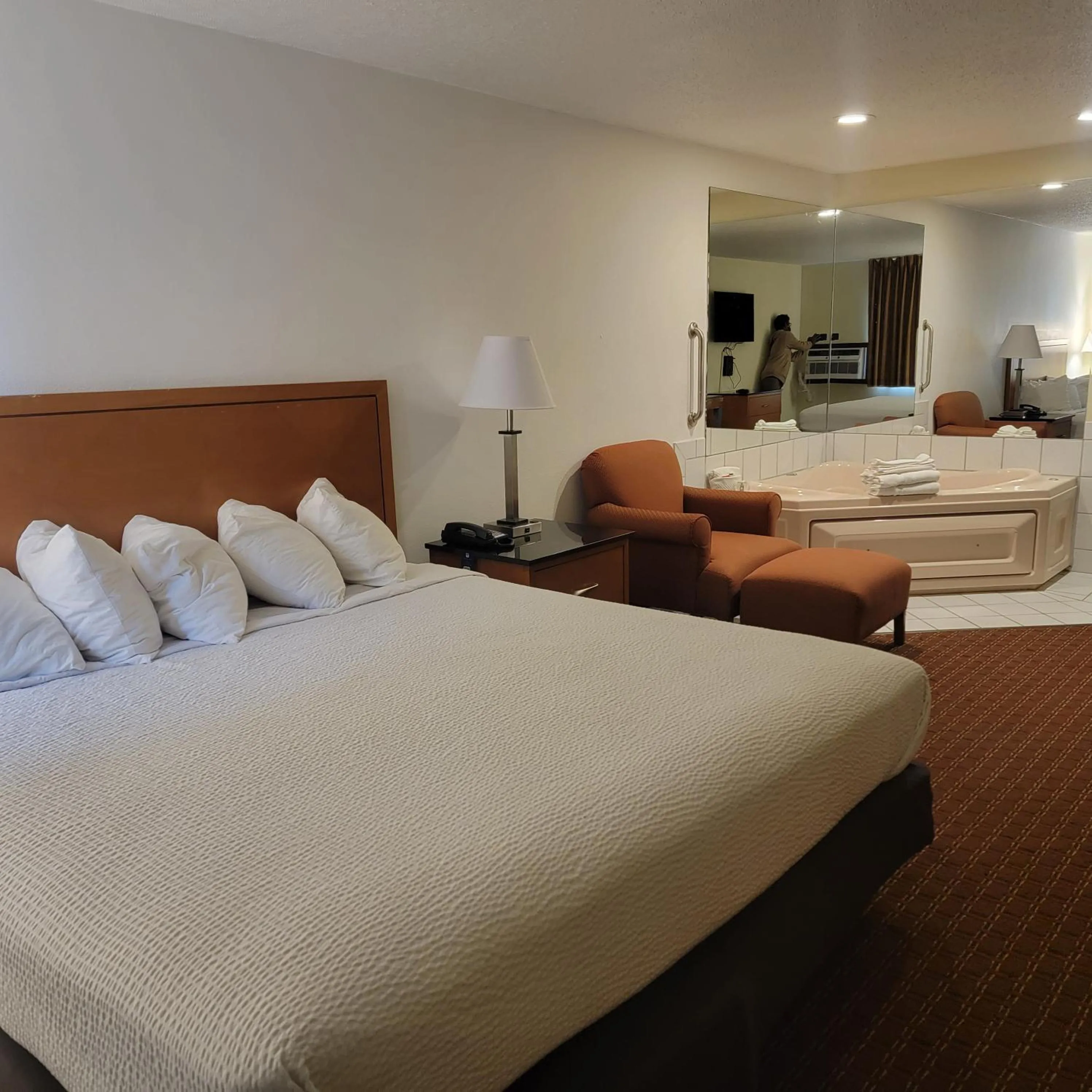 Bed in Days Inn by Wyndham Fort Dodge