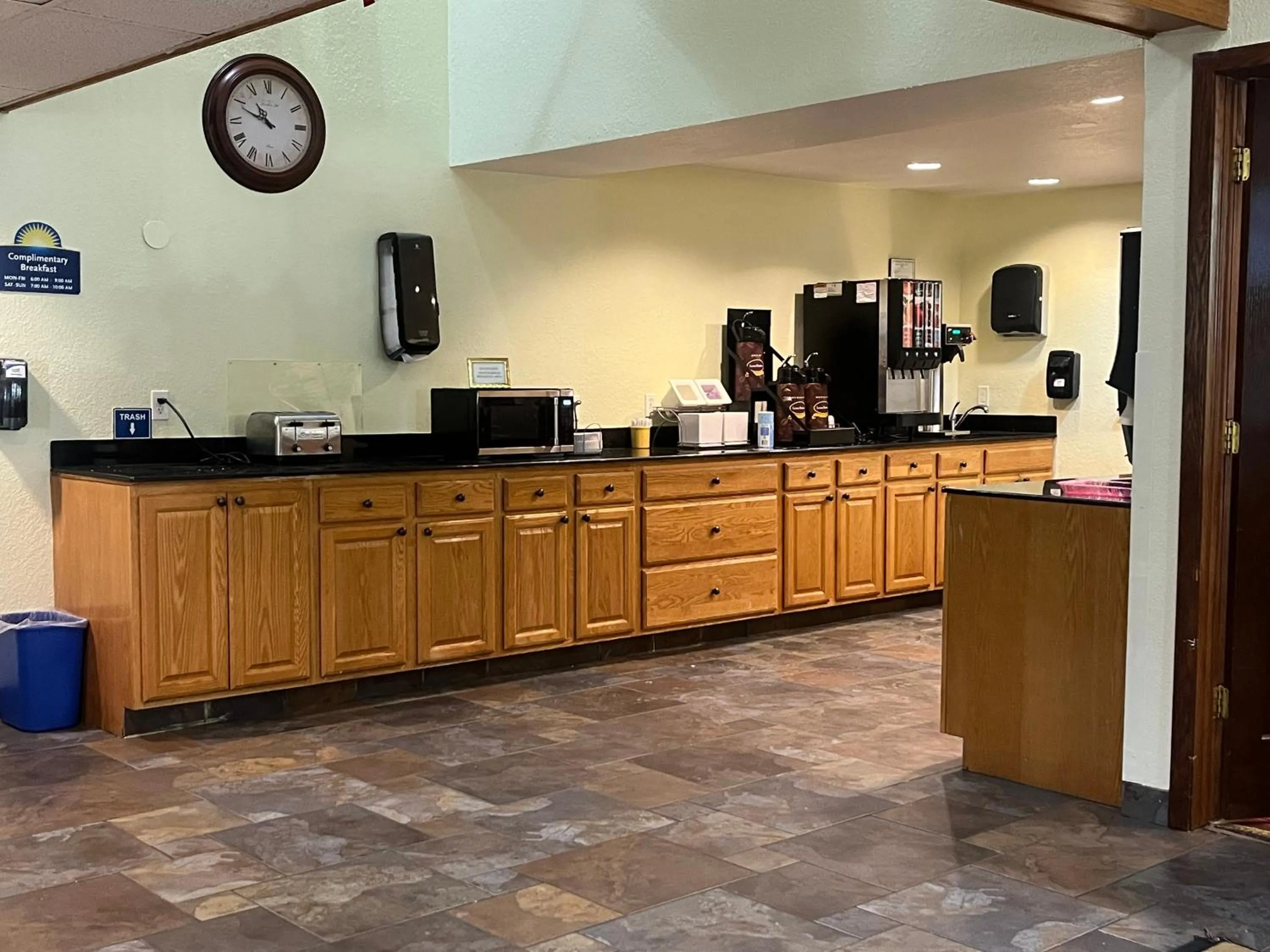 Coffee/tea facilities in Days Inn by Wyndham Fort Dodge