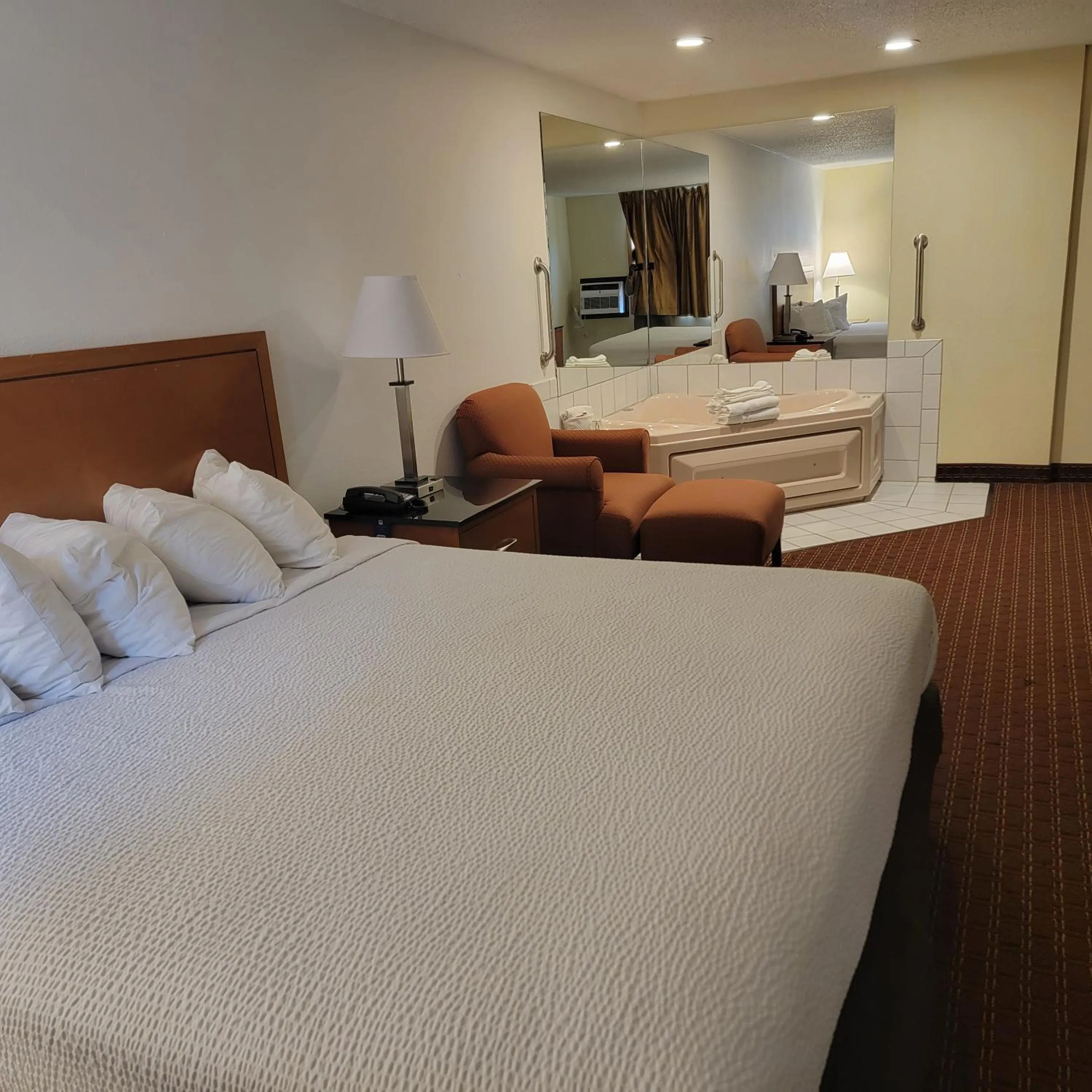 Bed in Days Inn by Wyndham Fort Dodge