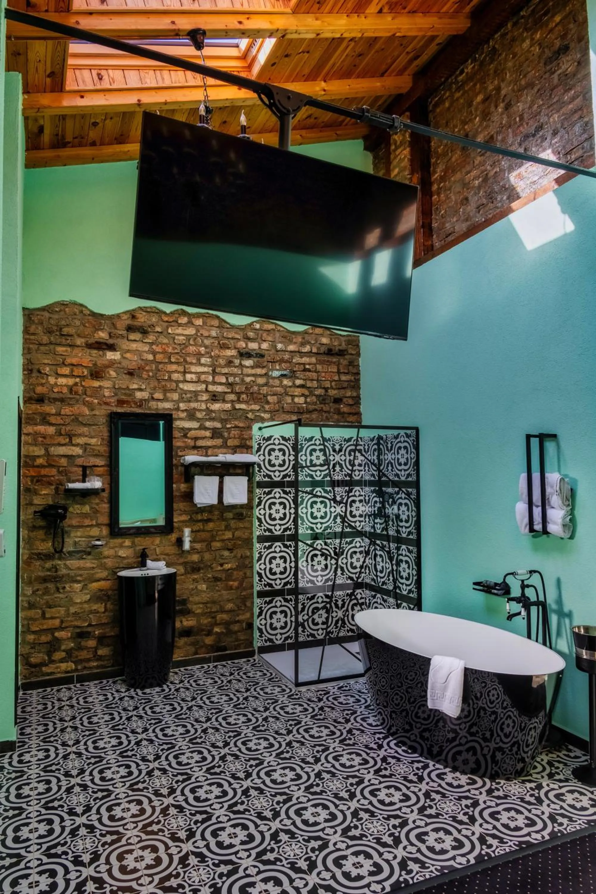 Bathroom in JMR Royal -Luxury Rooms & Private Sauna