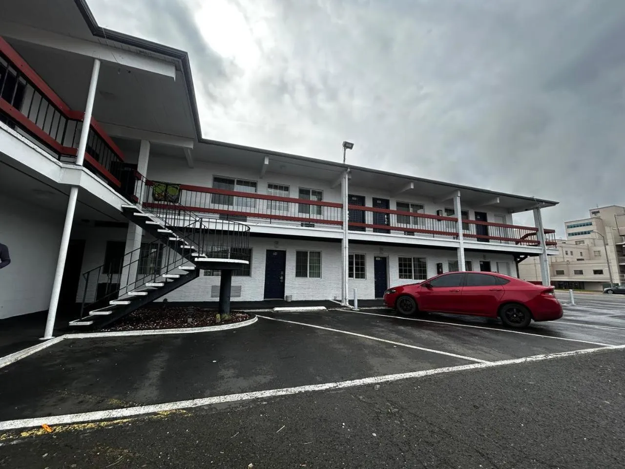 Parking in Travelers Inn by OYO Longview Kelso