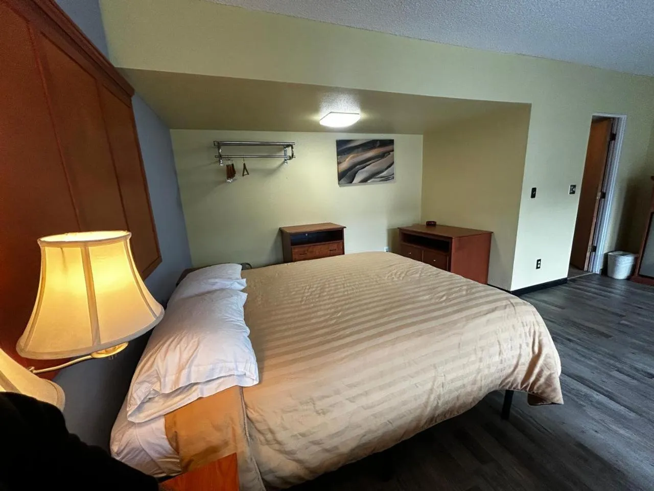 Bedroom, Bed in Travelers Inn by OYO Longview Kelso