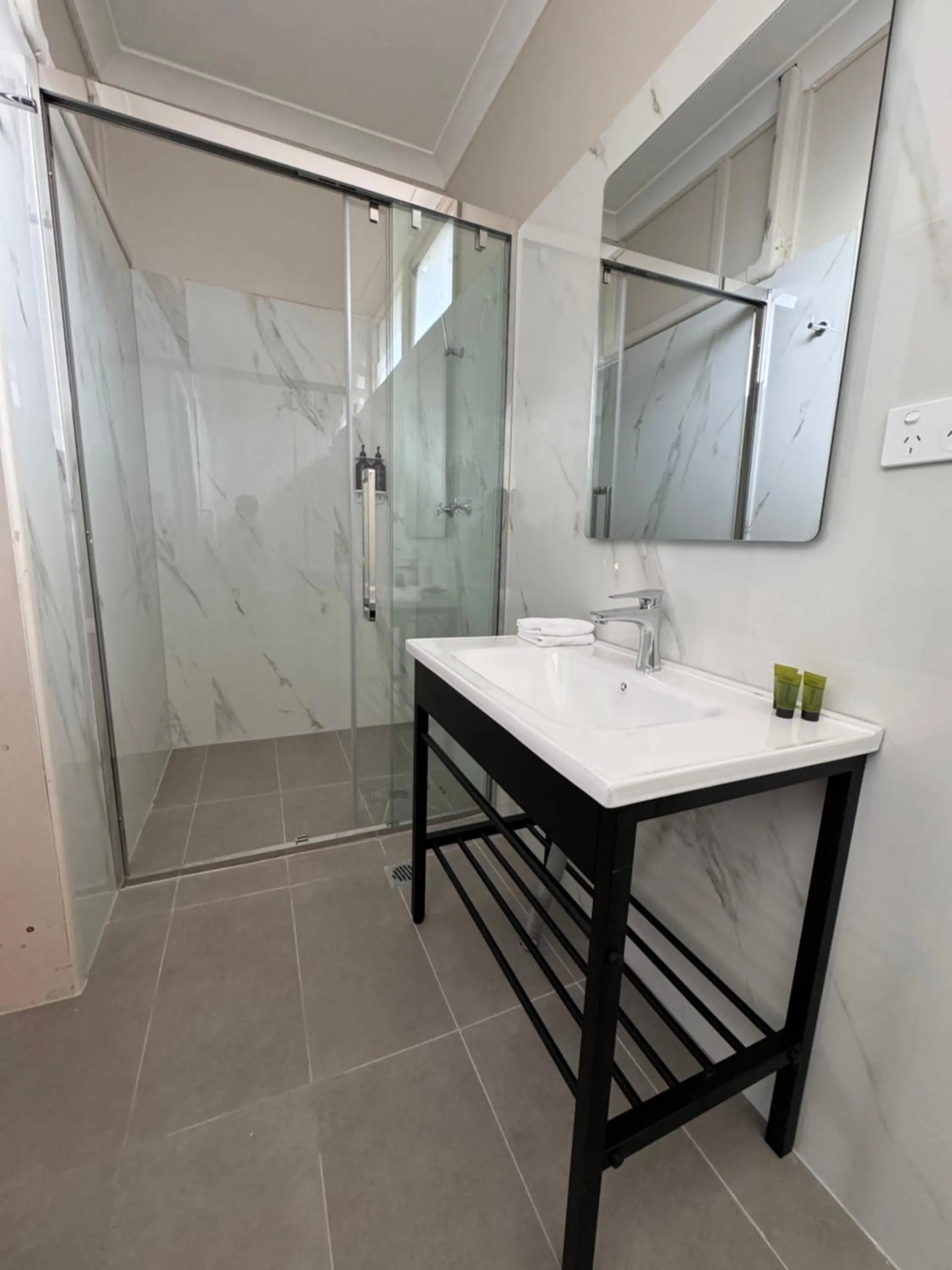 Bathroom in Lismore City Motor Inn