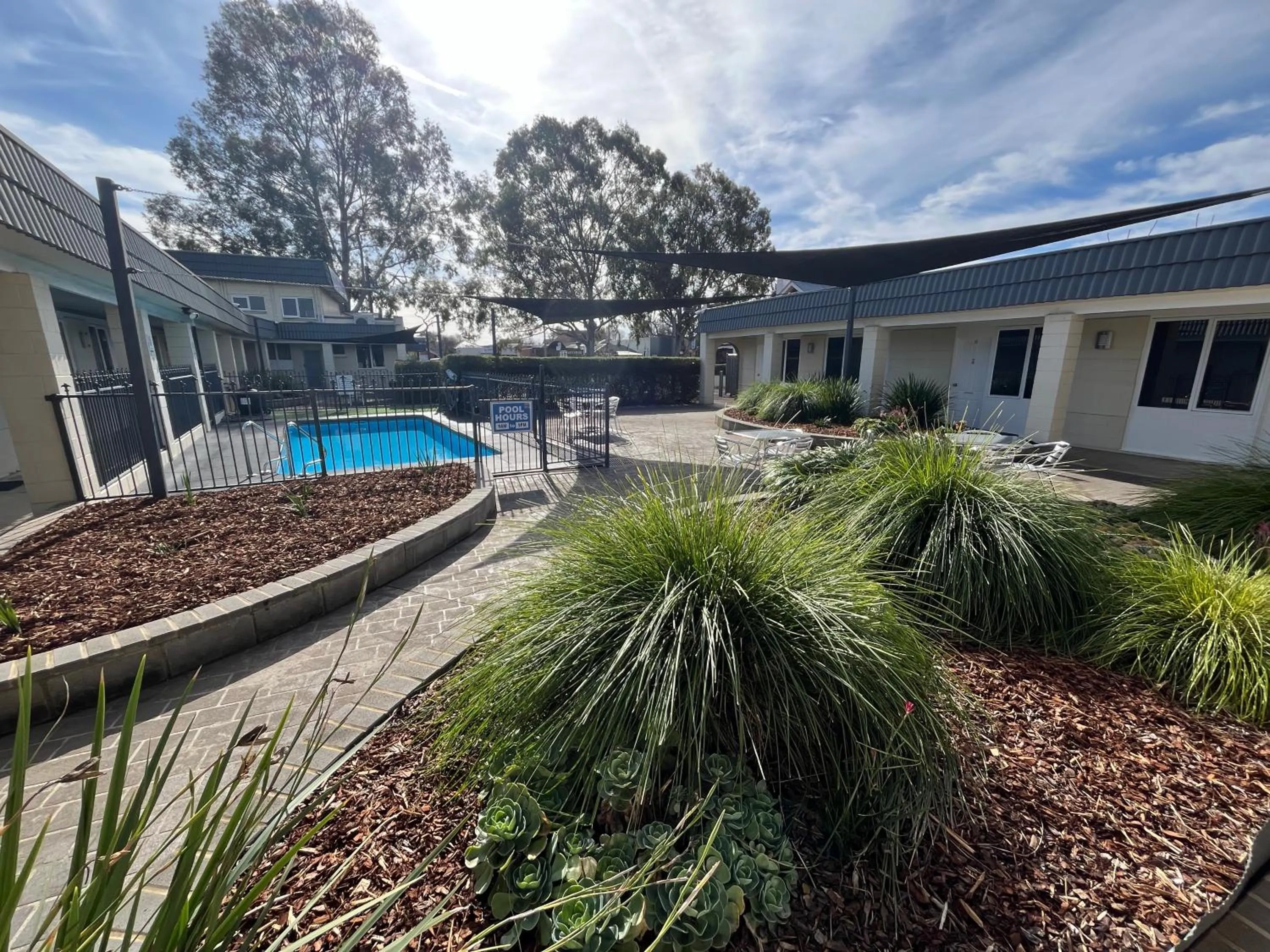 Swimming pool in Ryley Motor Inn