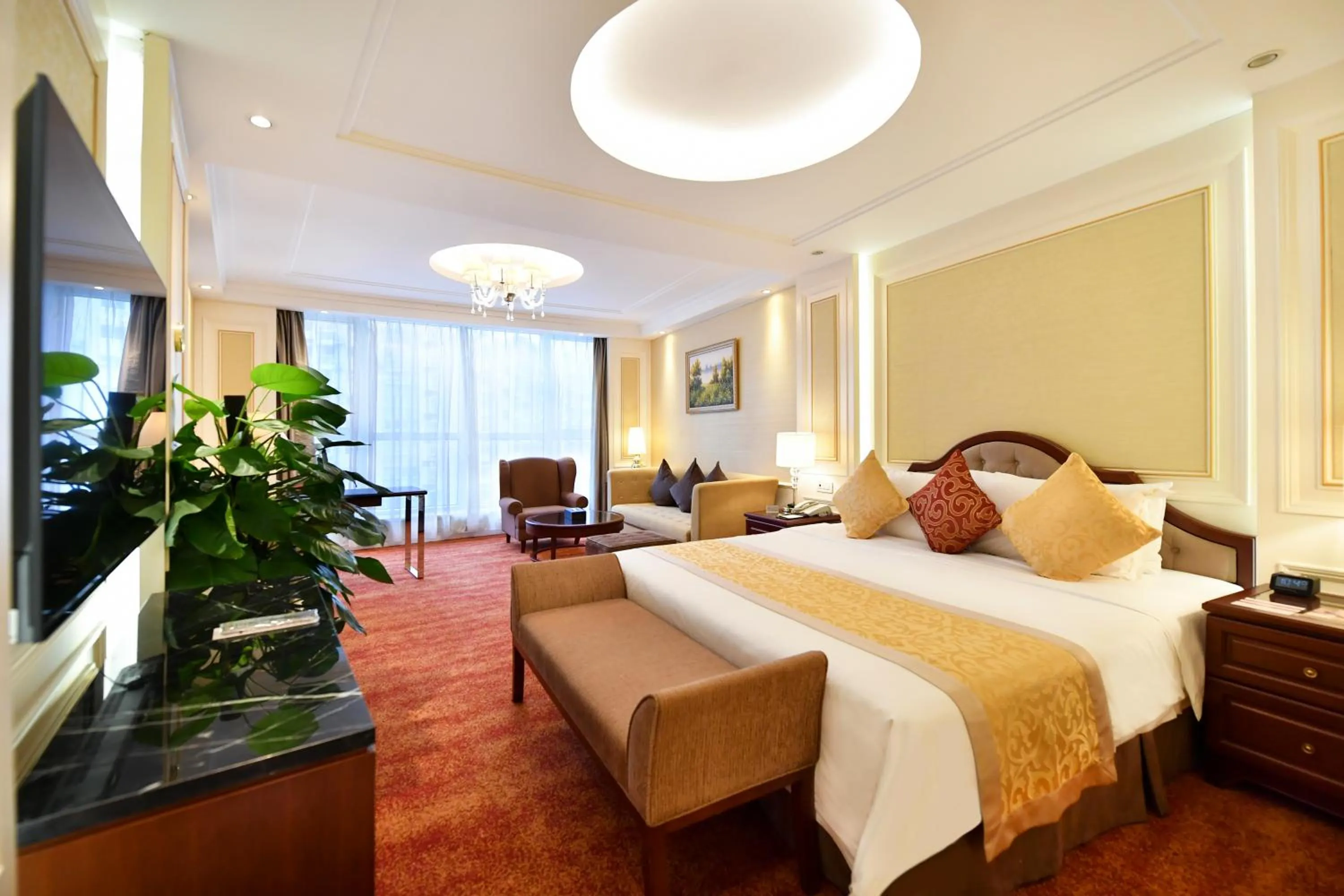 Photo of the whole room, Bed in Central Hotel Shanghai - Nanjing Road
