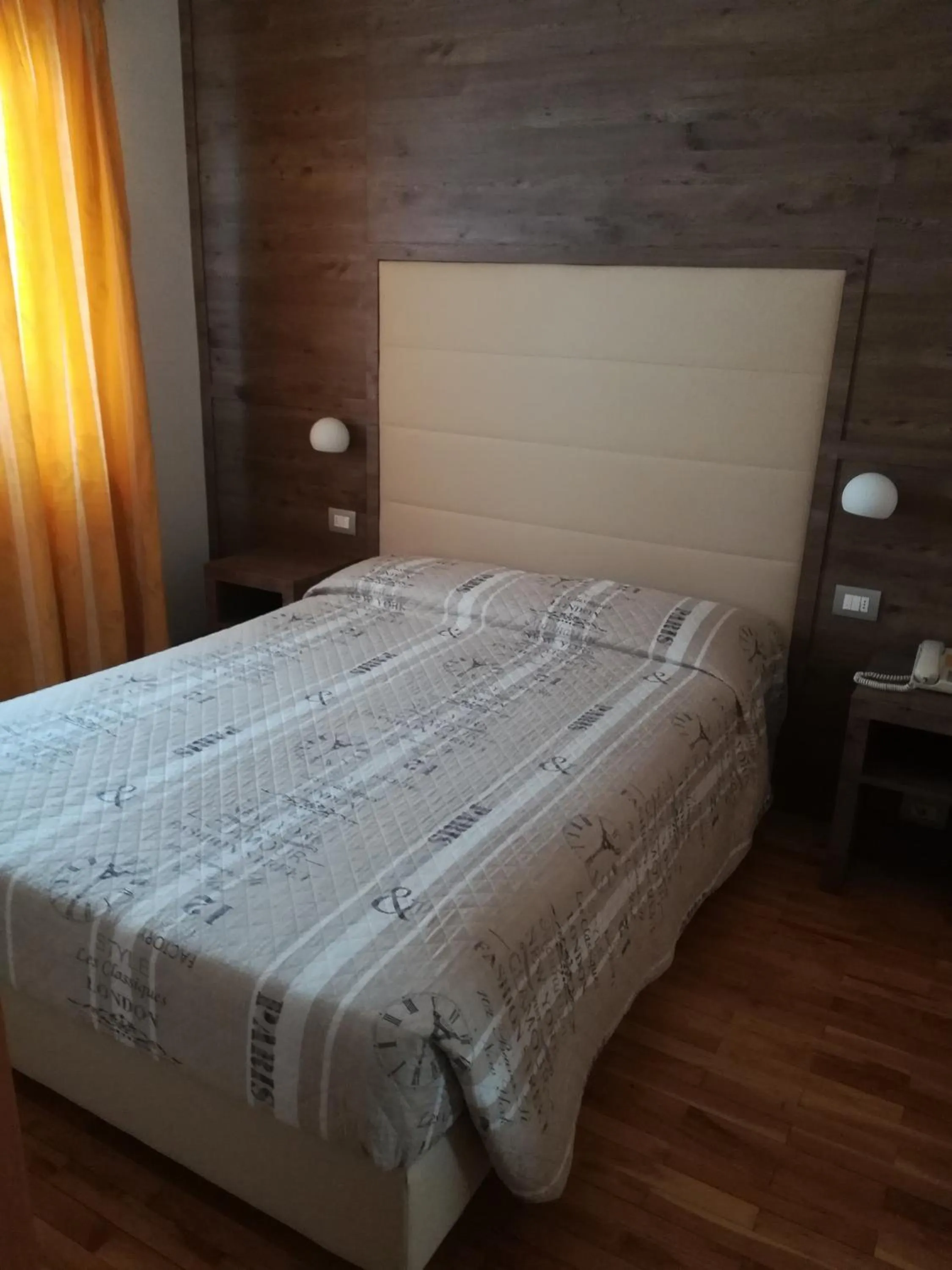 Bedroom, Bed in Hotel Miramonti