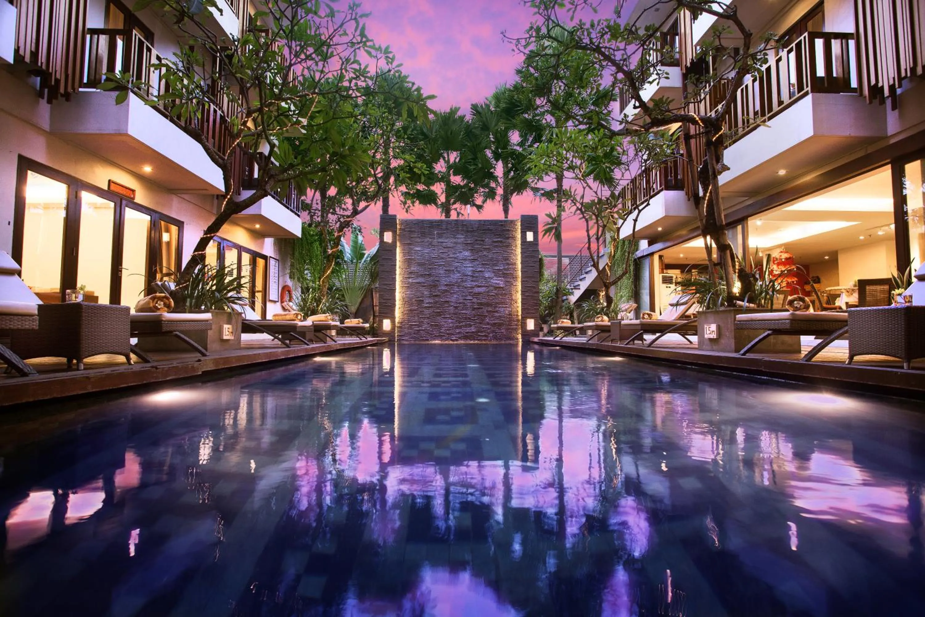 Swimming pool in d'primahotel Seminyak