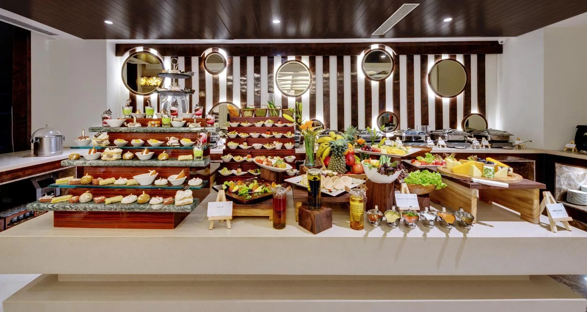 Restaurant/places to eat in The Fern Residency, Jaipur