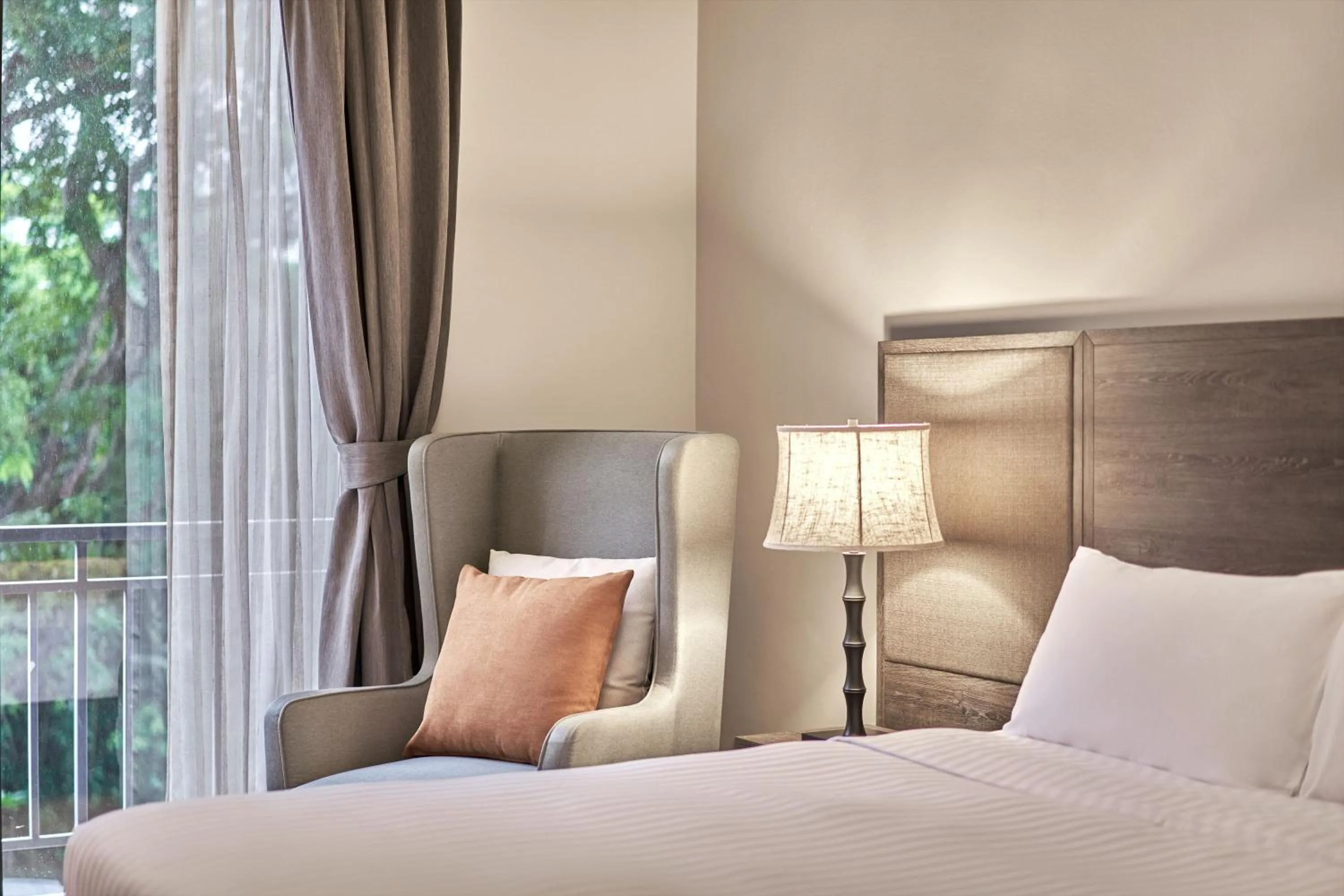 Bed in Adina Serviced Apartments Singapore Orchard