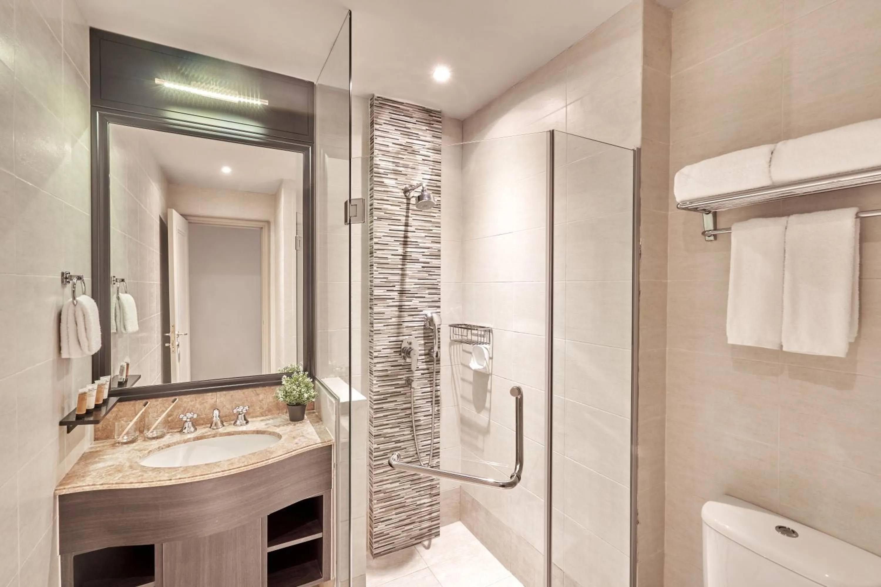 Bathroom in Adina Serviced Apartments Singapore Orchard