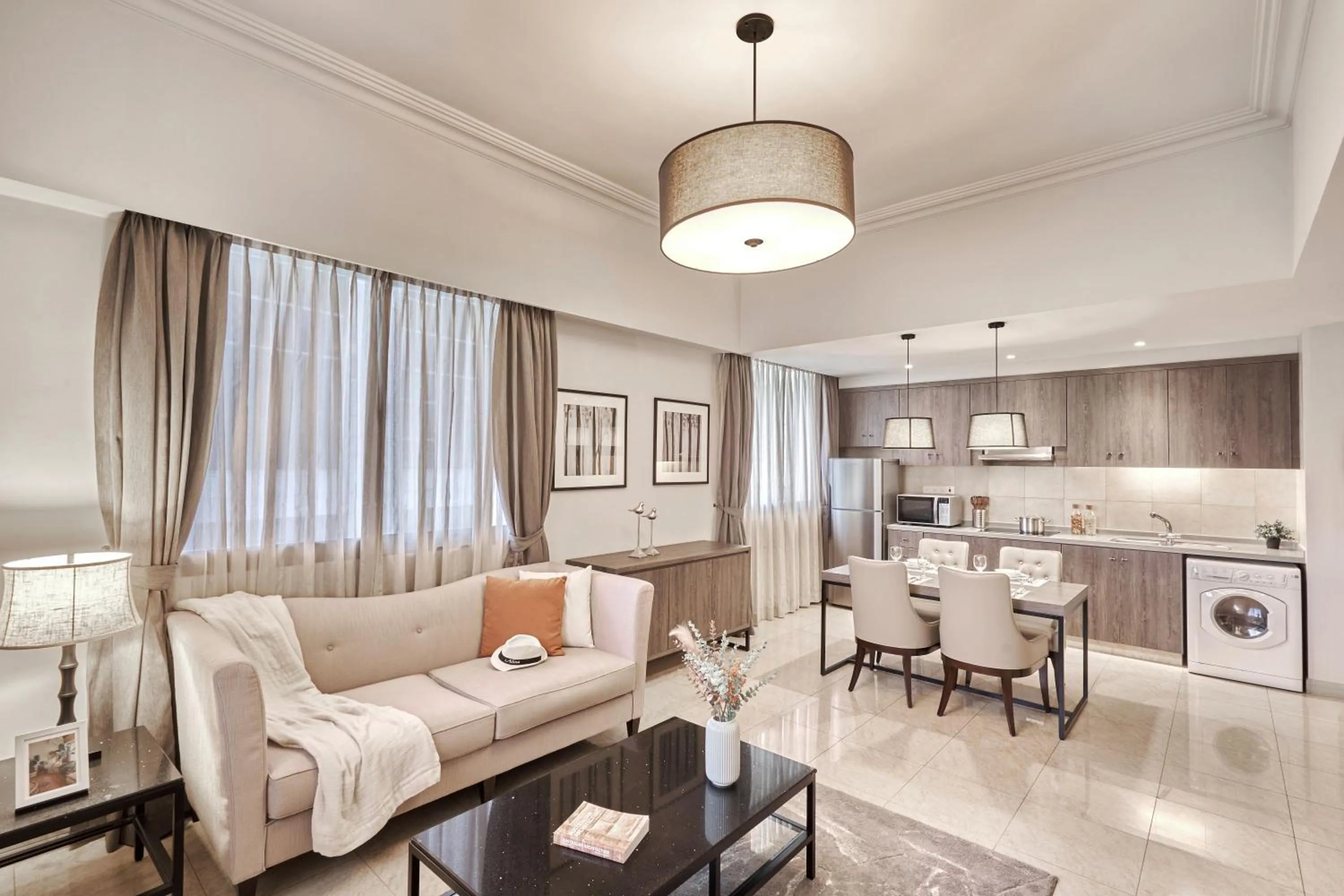 Dining area in Adina Serviced Apartments Singapore Orchard