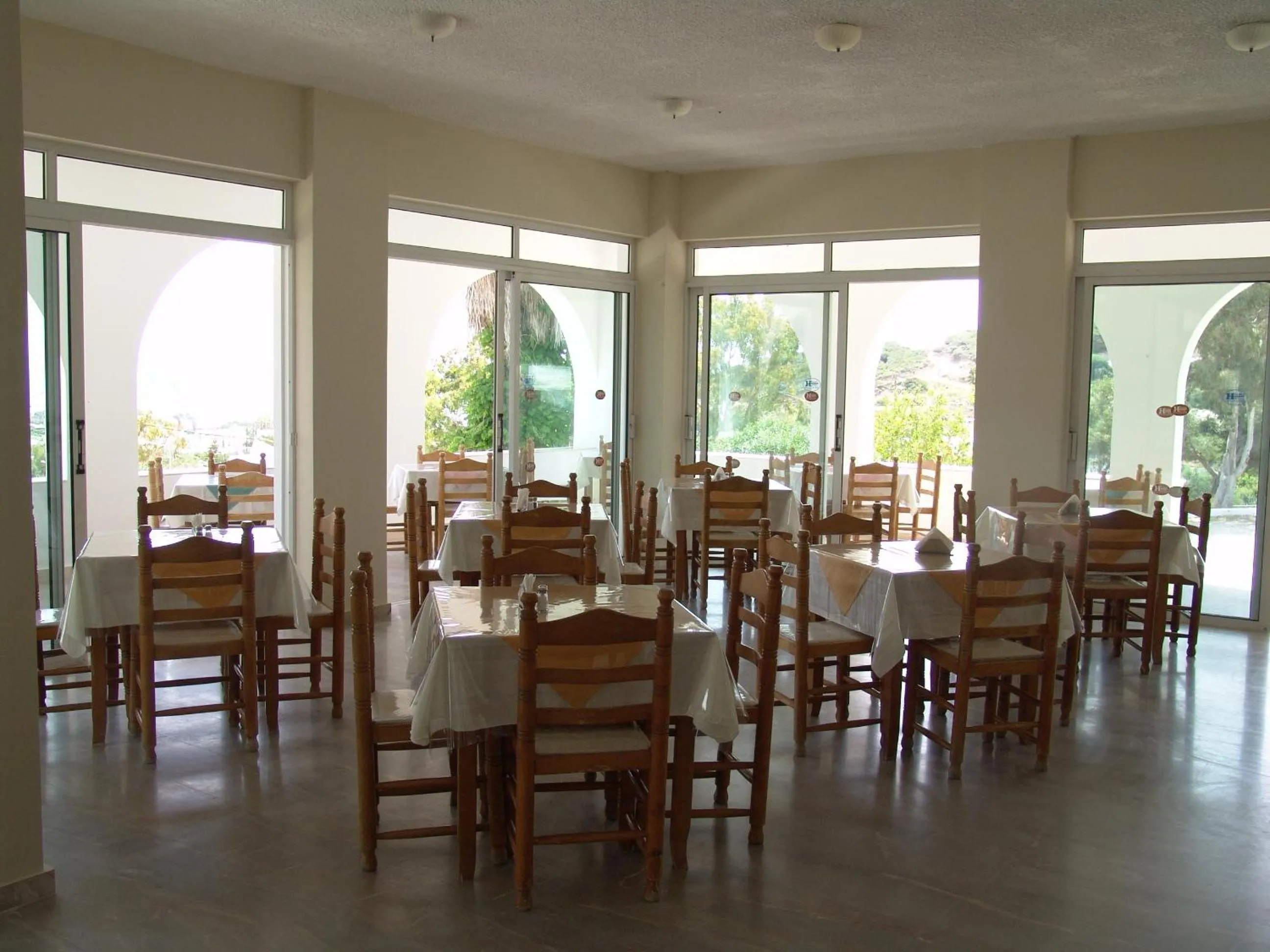 Restaurant/places to eat in Hermes Hotel