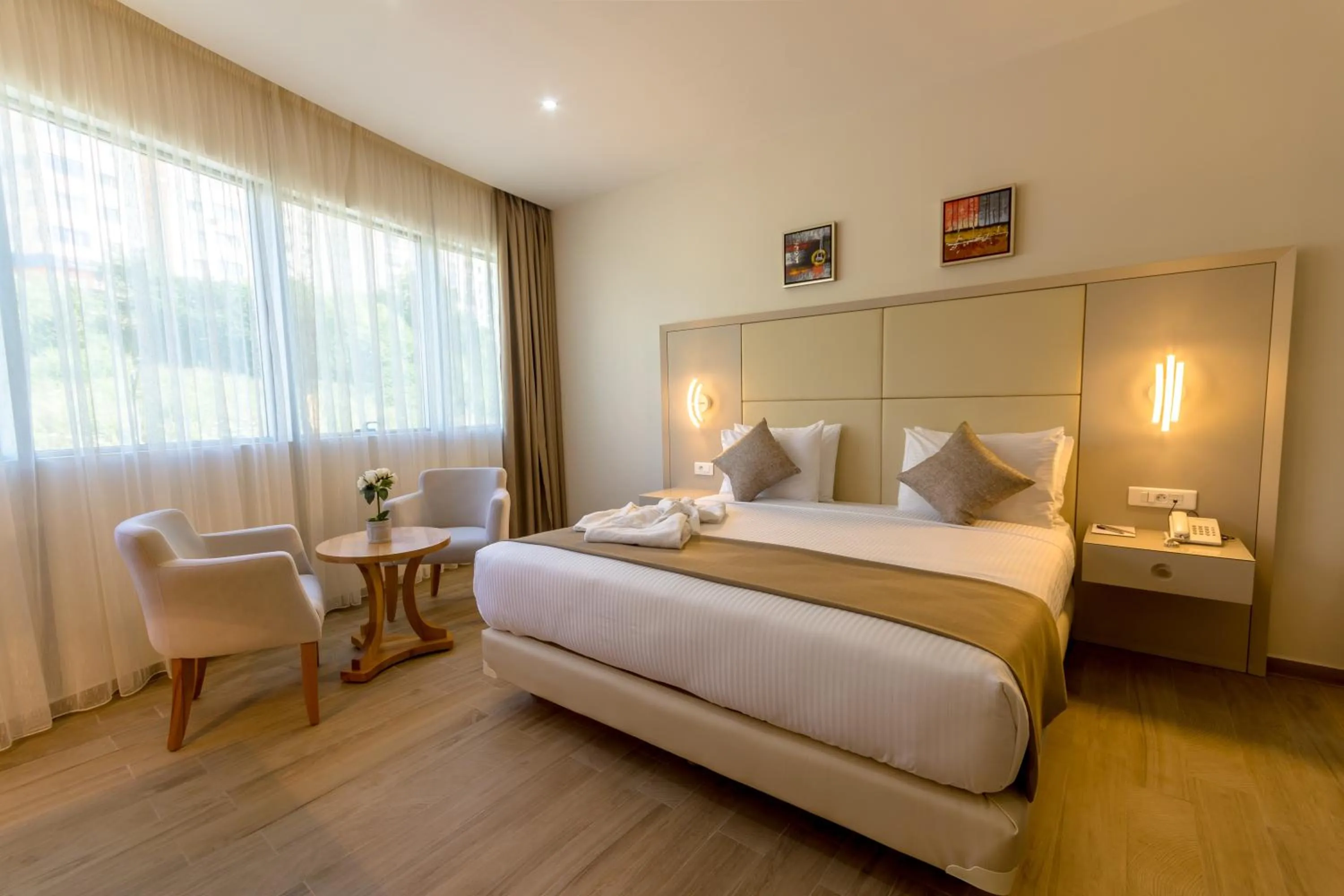 Living room, Bed in Hôtel Sidi Yahia