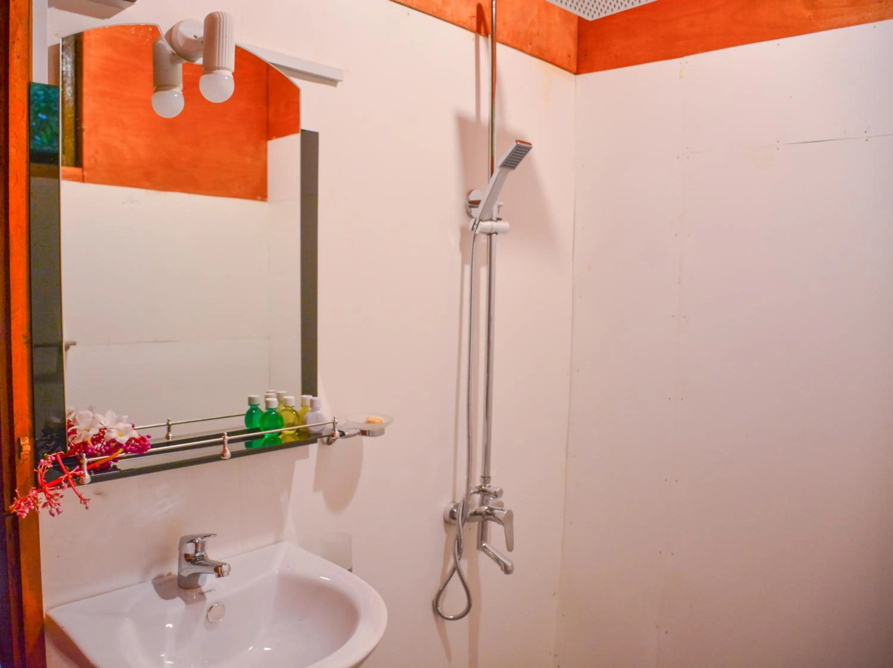 Bathroom in Sinharaja Forest Gate