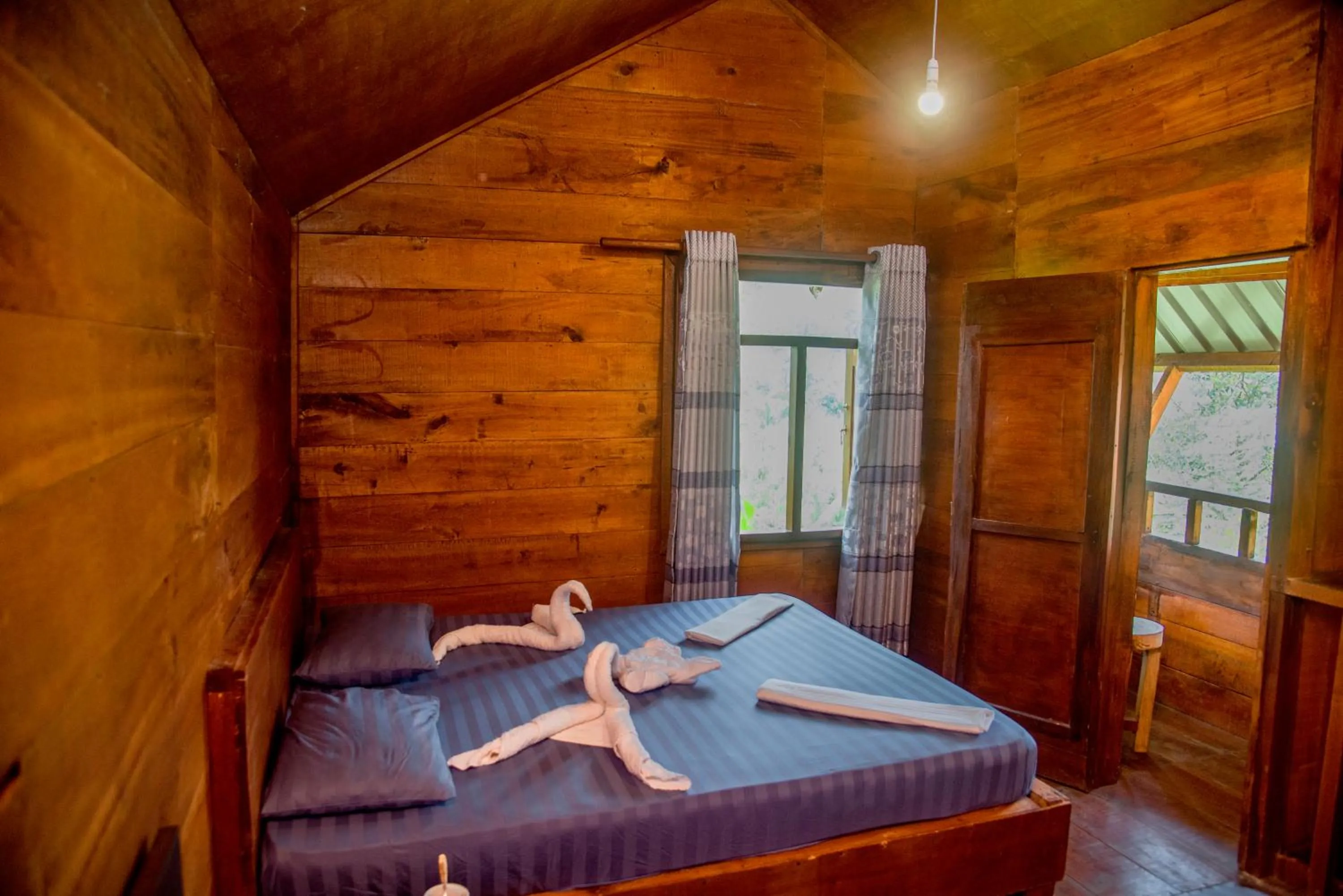 Bed in Sinharaja Forest Gate