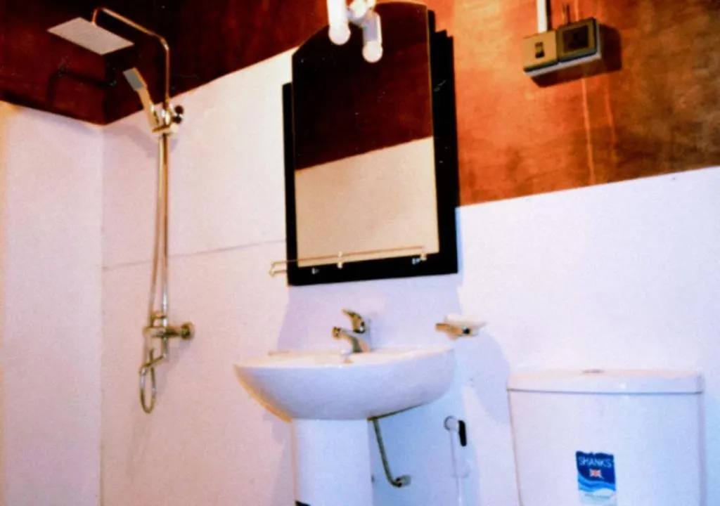 Bathroom in Sinharaja Forest Gate