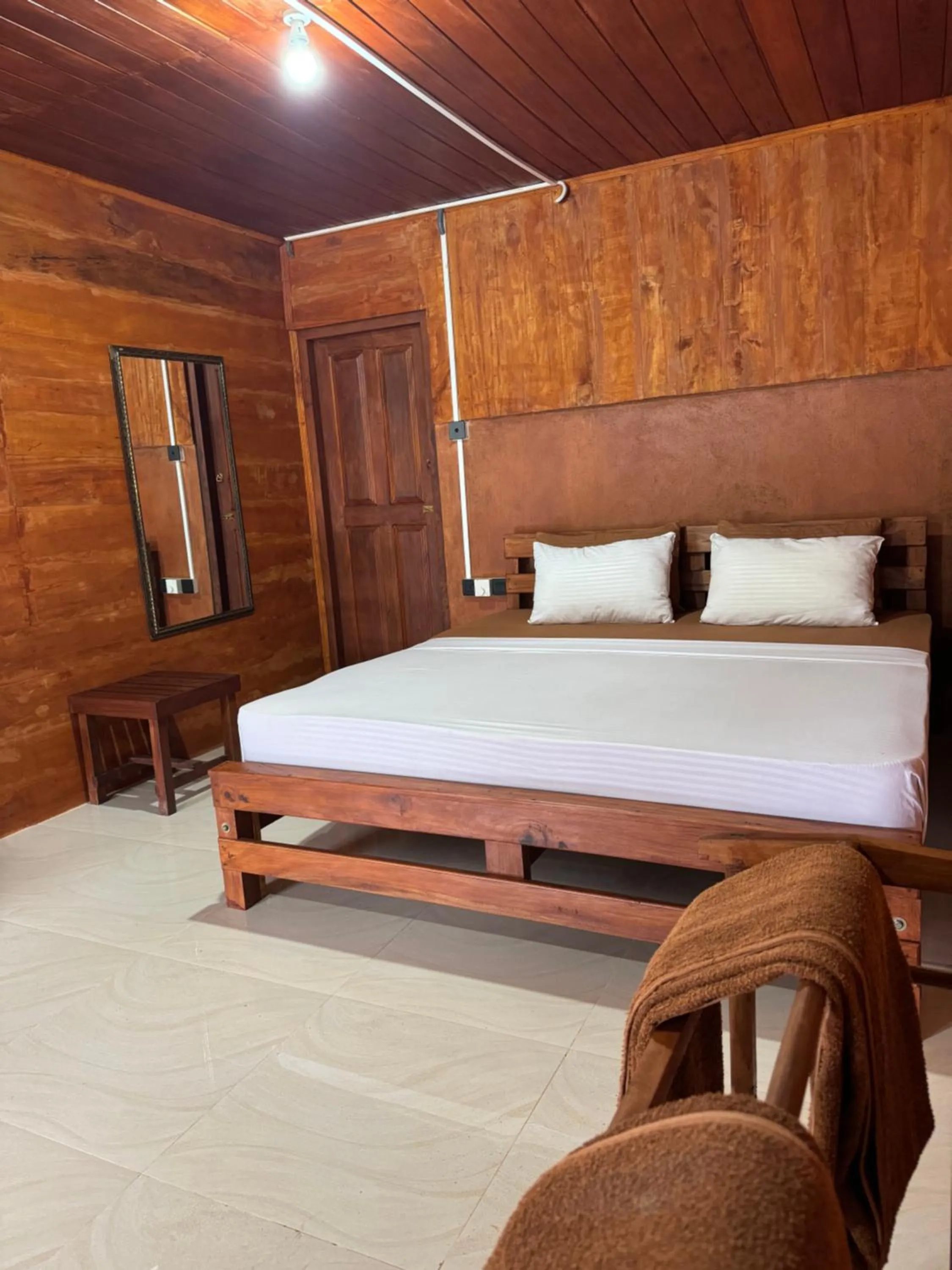 Bed in Sinharaja Forest Gate