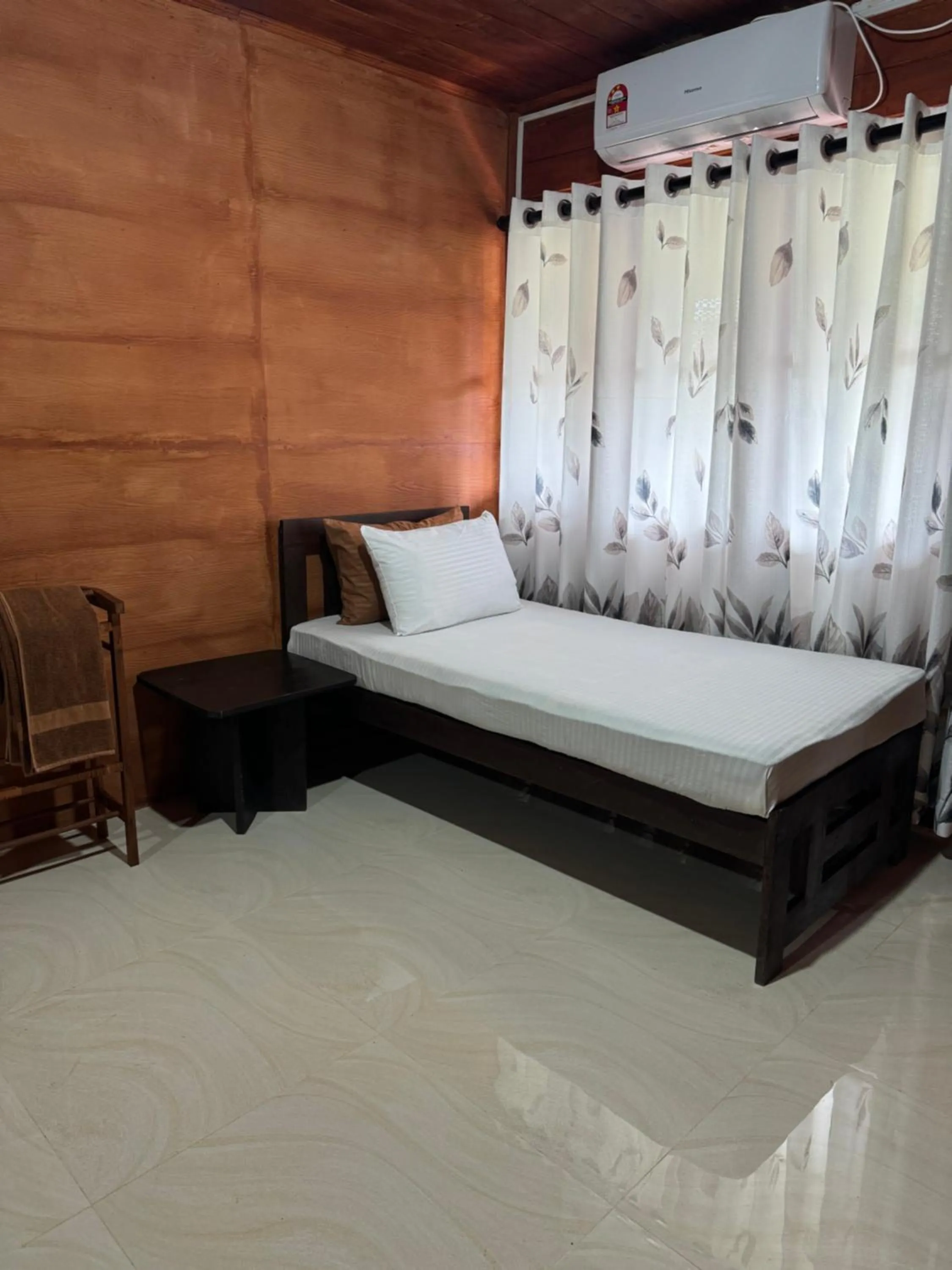 Bed in Sinharaja Forest Gate