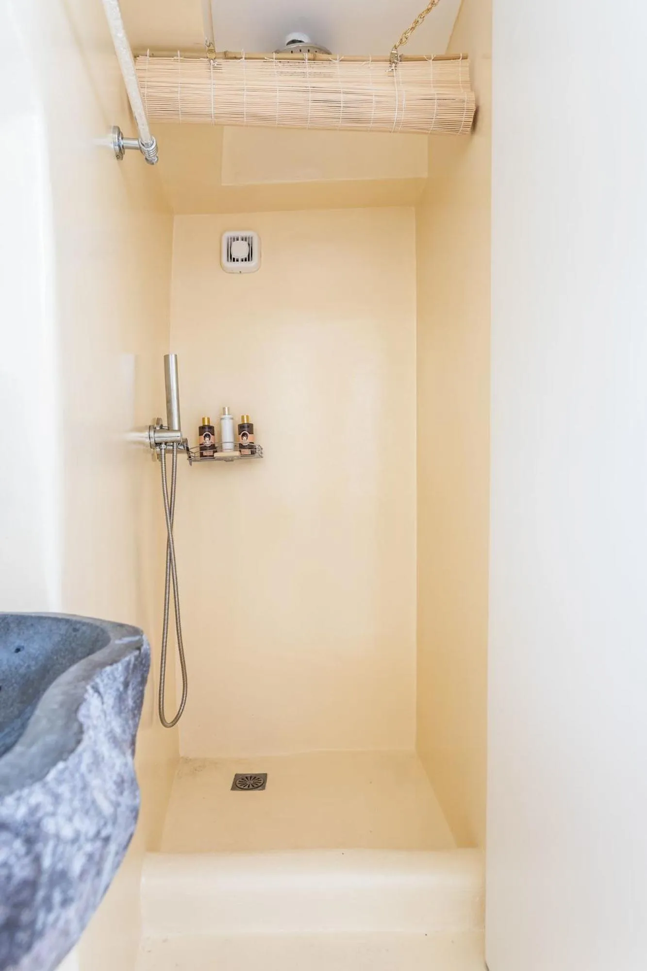 Bathroom in aníko suites Chora