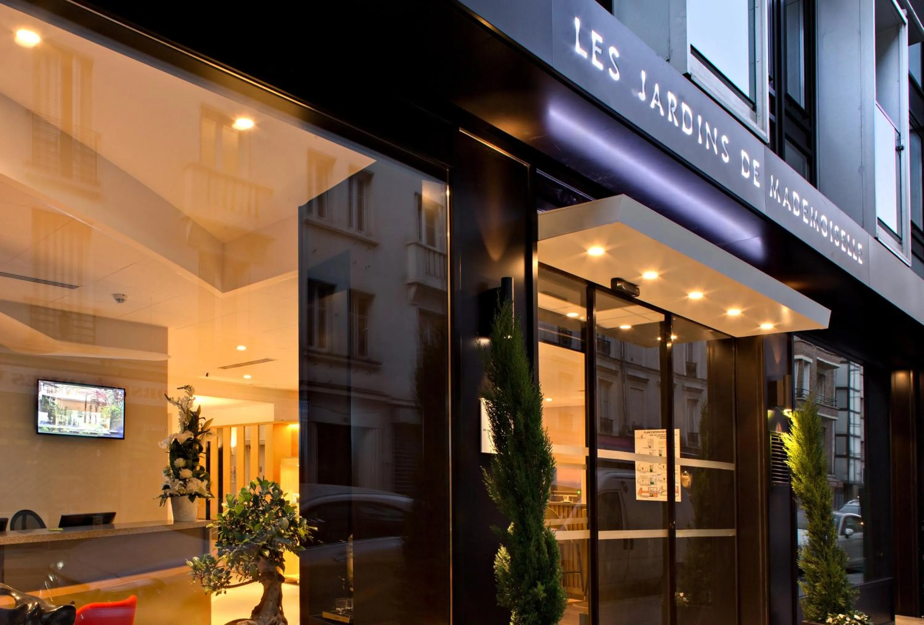 Lounge or bar in Jardins de Mademoiselle Hôtel & Spa